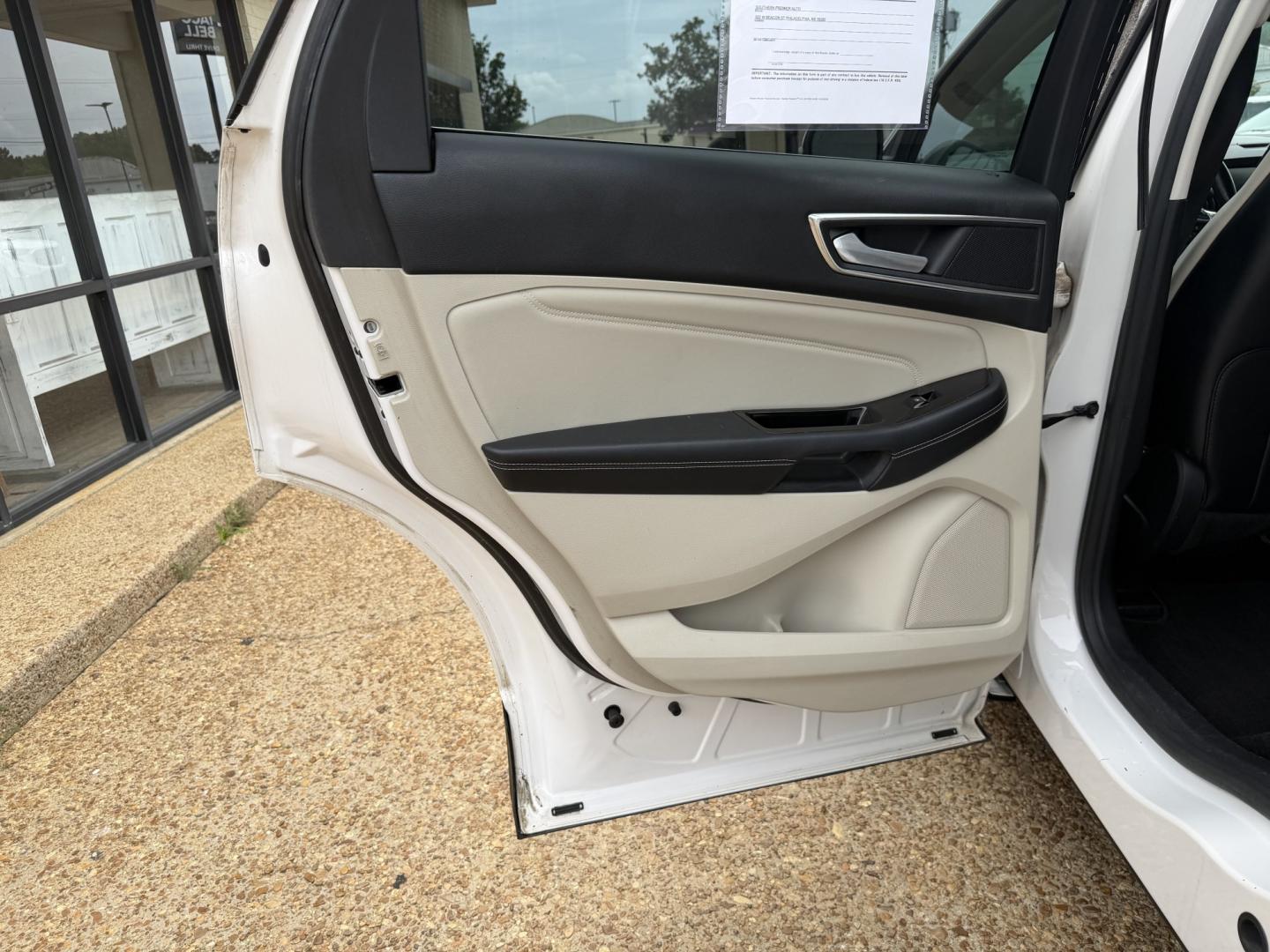 2015 WHITE FORD EDGE TITANIUM Titanium (2FMTK3K86FB) with an 3.5 L 6CYL engine, located at 922 W. Beacon St., Philadelphia, MS, 39350, (601) 650-3675, 32.770447, -89.127151 - Photo#12