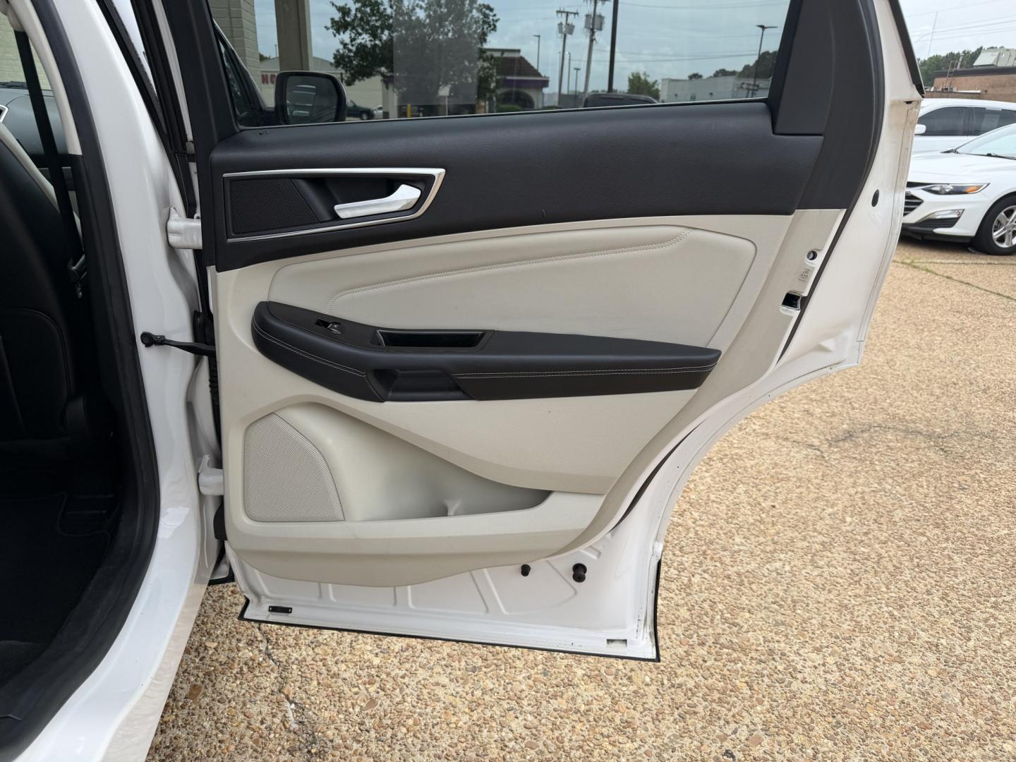 2015 WHITE FORD EDGE TITANIUM Titanium (2FMTK3K86FB) with an 3.5 L 6CYL engine, located at 922 W. Beacon St., Philadelphia, MS, 39350, (601) 650-3675, 32.770447, -89.127151 - Photo#15