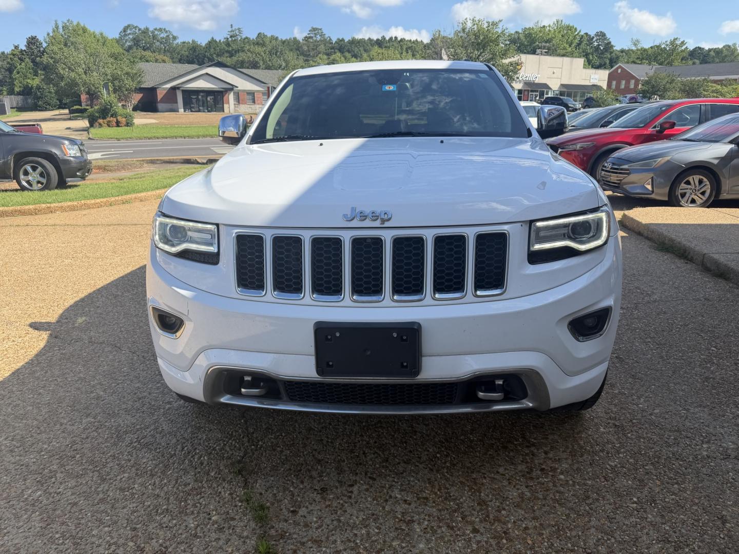 2016 WHITE JEEP GRAND CHEROKEE OVERL (1C4RJFCG6GC) , located at 922 W. Beacon St., Philadelphia, MS, 39350, (601) 650-3675, 32.770447, -89.127151- Photo#1