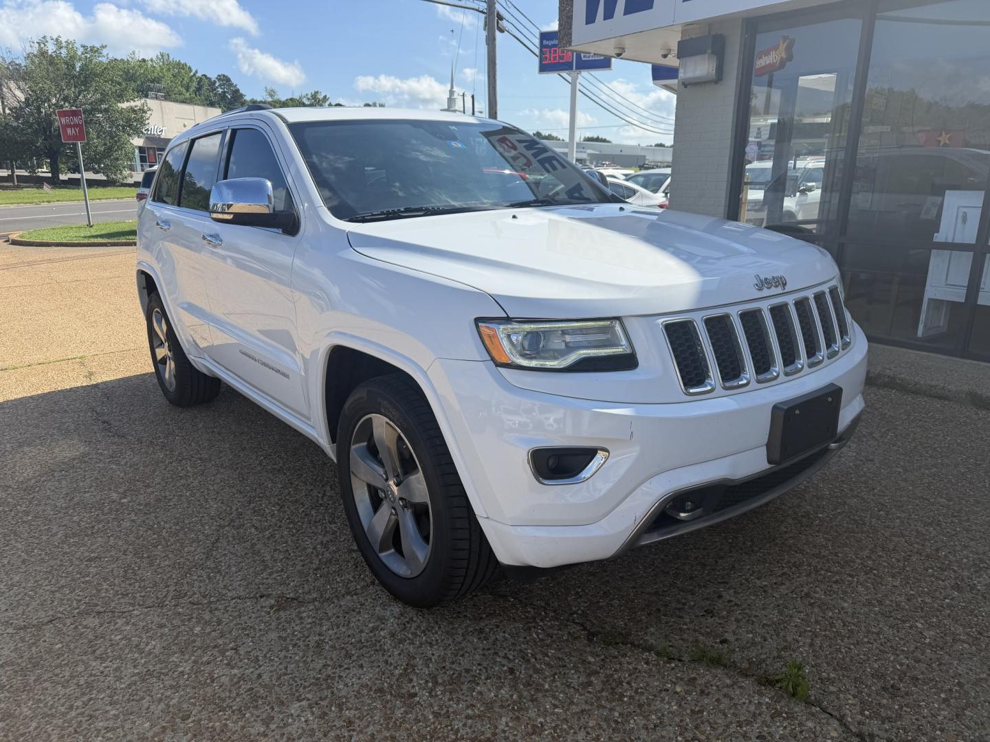 2016 WHITE JEEP GRAND CHEROKEE OVERL (1C4RJFCG6GC) , located at 922 W. Beacon St., Philadelphia, MS, 39350, (601) 650-3675, 32.770447, -89.127151- Photo#0