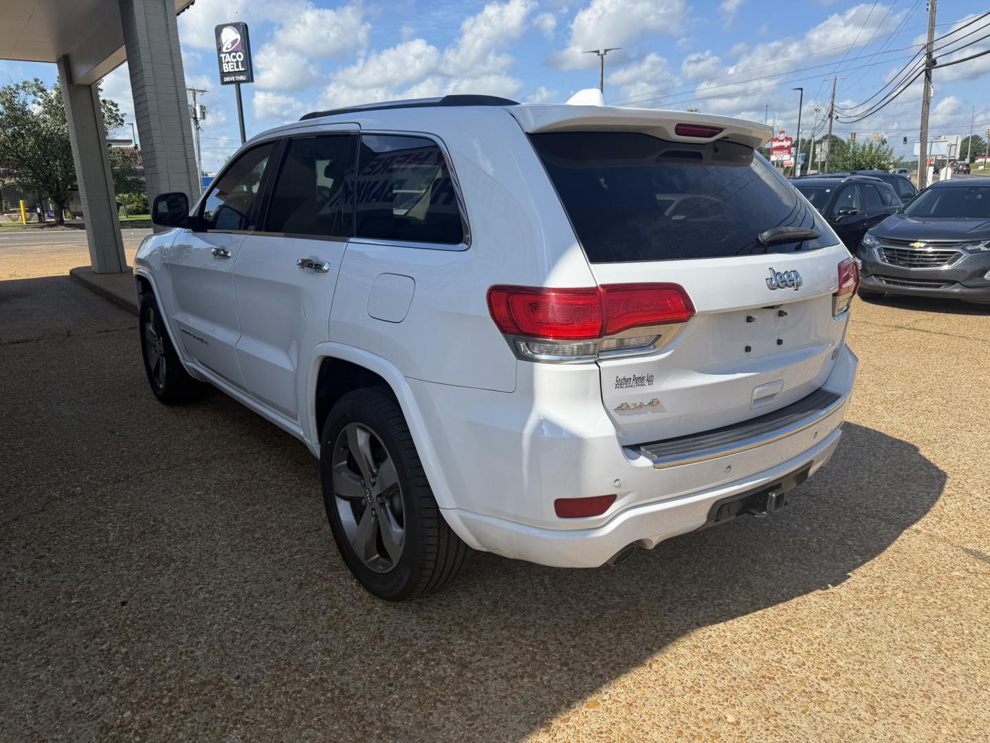 2016 WHITE JEEP GRAND CHEROKEE OVERL (1C4RJFCG6GC) , located at 922 W. Beacon St., Philadelphia, MS, 39350, (601) 650-3675, 32.770447, -89.127151- Photo#3
