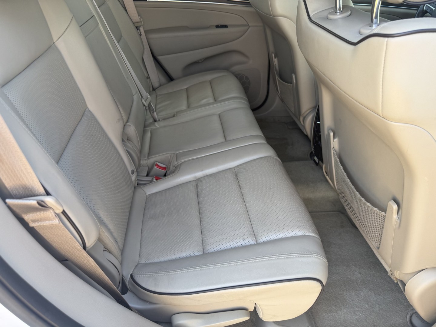 2016 WHITE JEEP GRAND CHEROKEE OVERL (1C4RJFCG6GC) , located at 922 W. Beacon St., Philadelphia, MS, 39350, (601) 650-3675, 32.770447, -89.127151 - Photo#14