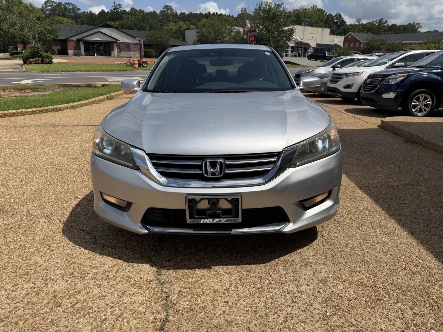 2014 SILVER HONDA ACCORD EX-L EX-L (1HGCR2F81EA) with an 2.4 L 4CYL engine, located at 922 W. Beacon St., Philadelphia, MS, 39350, (601) 650-3675, 32.770447, -89.127151- Photo#1