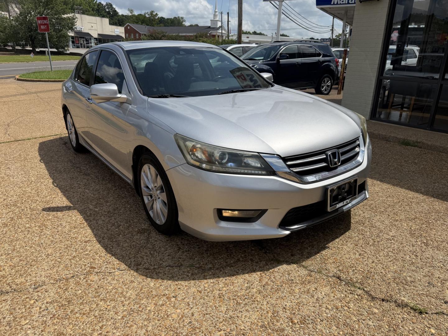 2014 SILVER HONDA ACCORD EX-L EX-L (1HGCR2F81EA) with an 2.4 L 4CYL engine, located at 922 W. Beacon St., Philadelphia, MS, 39350, (601) 650-3675, 32.770447, -89.127151- Photo#0