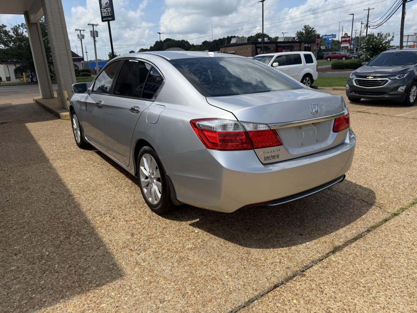 2014 SILVER HONDA ACCORD EX-L EX-L (1HGCR2F81EA) with an 2.4 L 4CYL engine, located at 922 W. Beacon St., Philadelphia, MS, 39350, (601) 650-3675, 32.770447, -89.127151- Photo#3