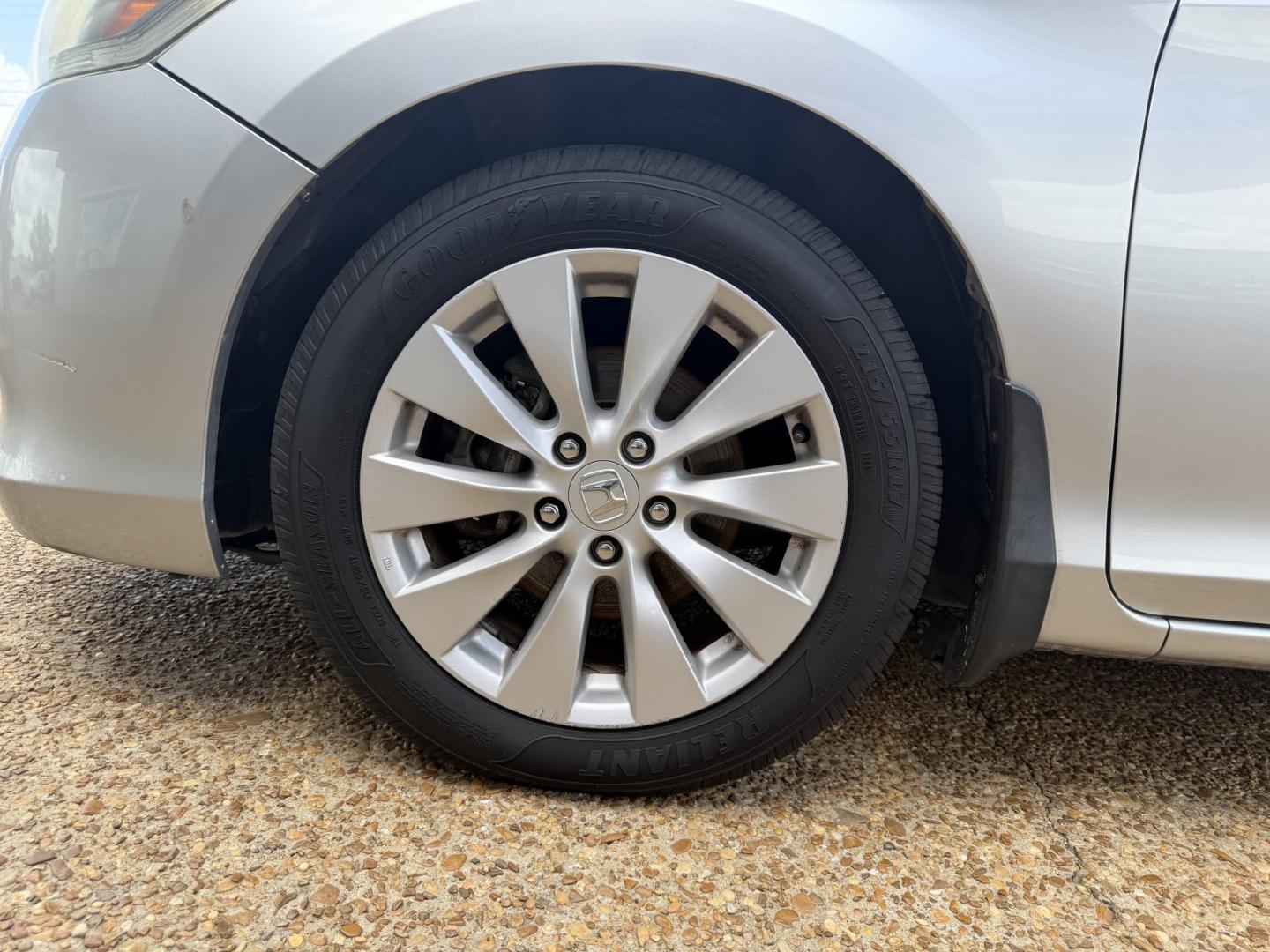 2014 SILVER HONDA ACCORD EX-L EX-L (1HGCR2F81EA) with an 2.4 L 4CYL engine, located at 922 W. Beacon St., Philadelphia, MS, 39350, (601) 650-3675, 32.770447, -89.127151- Photo#7