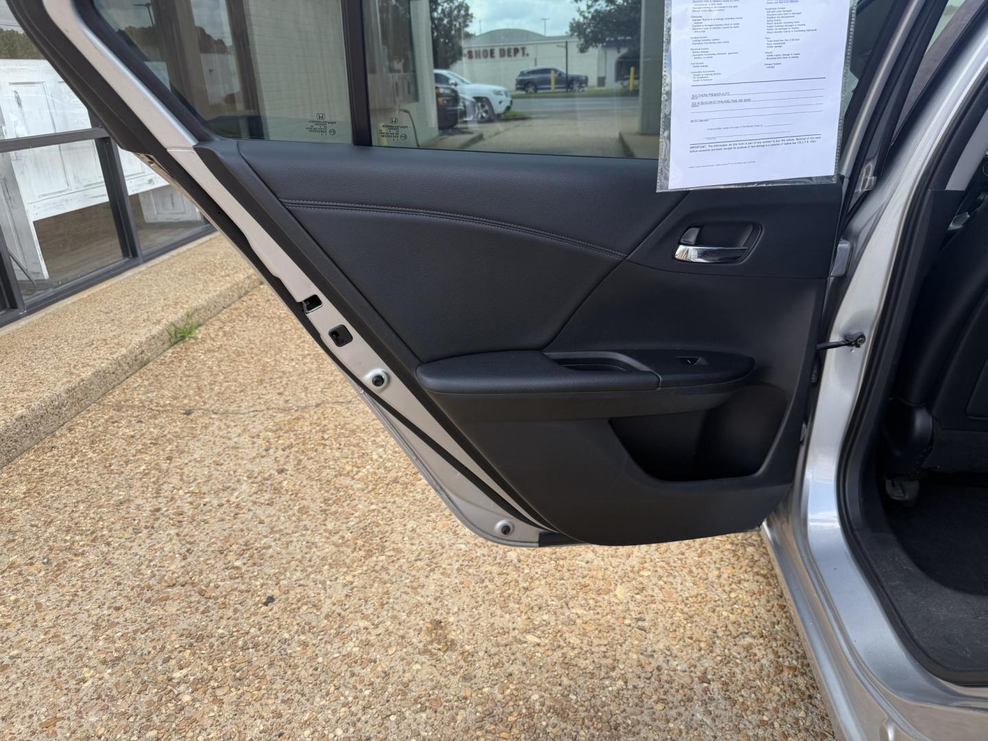 2014 SILVER HONDA ACCORD EX-L EX-L (1HGCR2F81EA) with an 2.4 L 4CYL engine, located at 922 W. Beacon St., Philadelphia, MS, 39350, (601) 650-3675, 32.770447, -89.127151- Photo#12