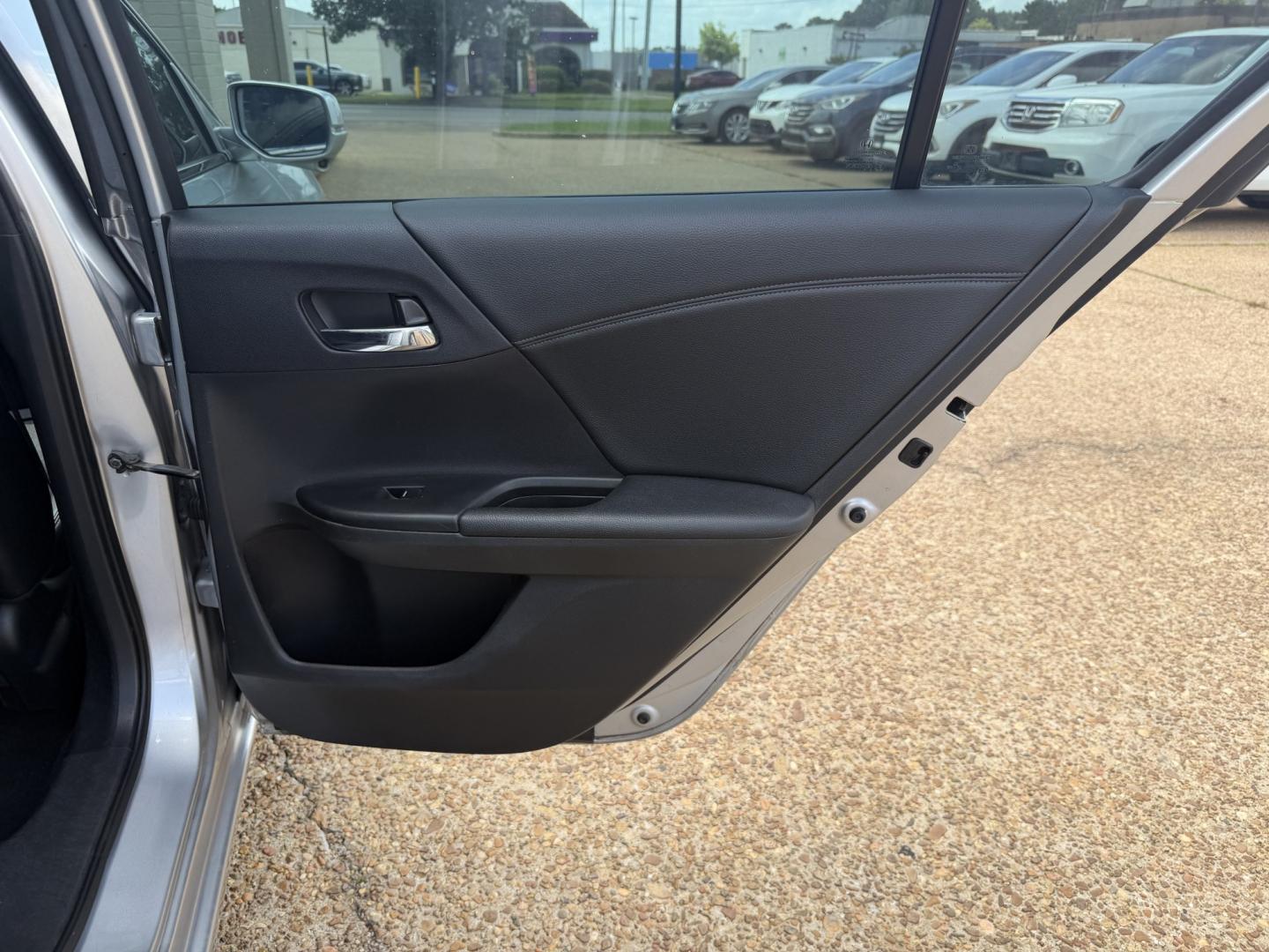 2014 SILVER HONDA ACCORD EX-L EX-L (1HGCR2F81EA) with an 2.4 L 4CYL engine, located at 922 W. Beacon St., Philadelphia, MS, 39350, (601) 650-3675, 32.770447, -89.127151- Photo#15