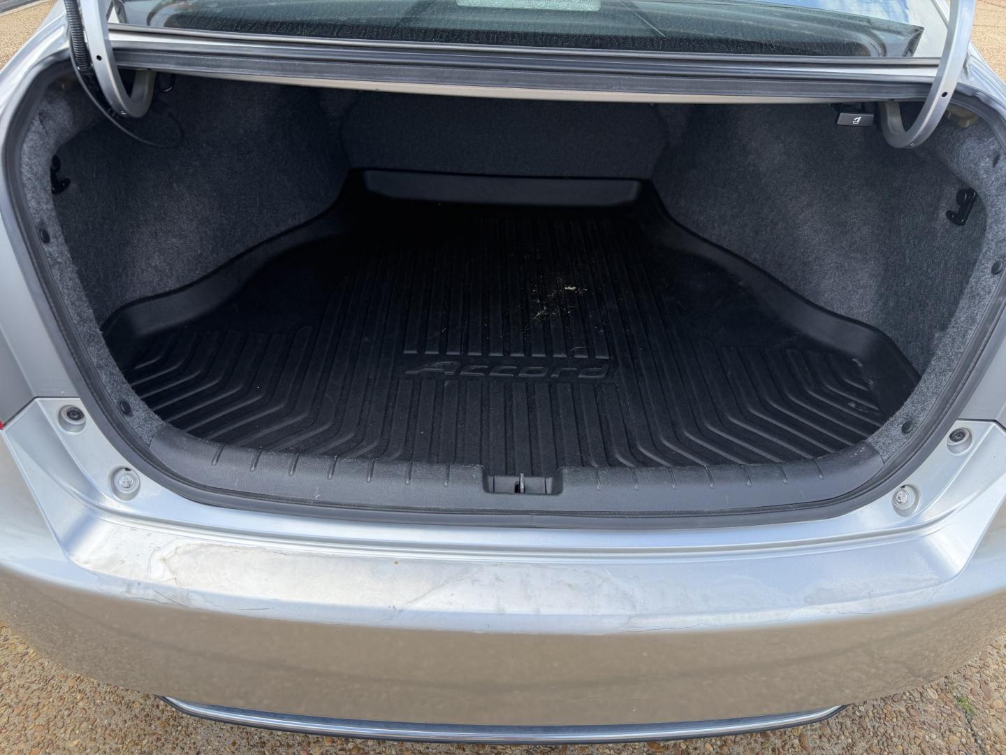 2014 SILVER HONDA ACCORD EX-L EX-L (1HGCR2F81EA) with an 2.4 L 4CYL engine, located at 922 W. Beacon St., Philadelphia, MS, 39350, (601) 650-3675, 32.770447, -89.127151- Photo#19
