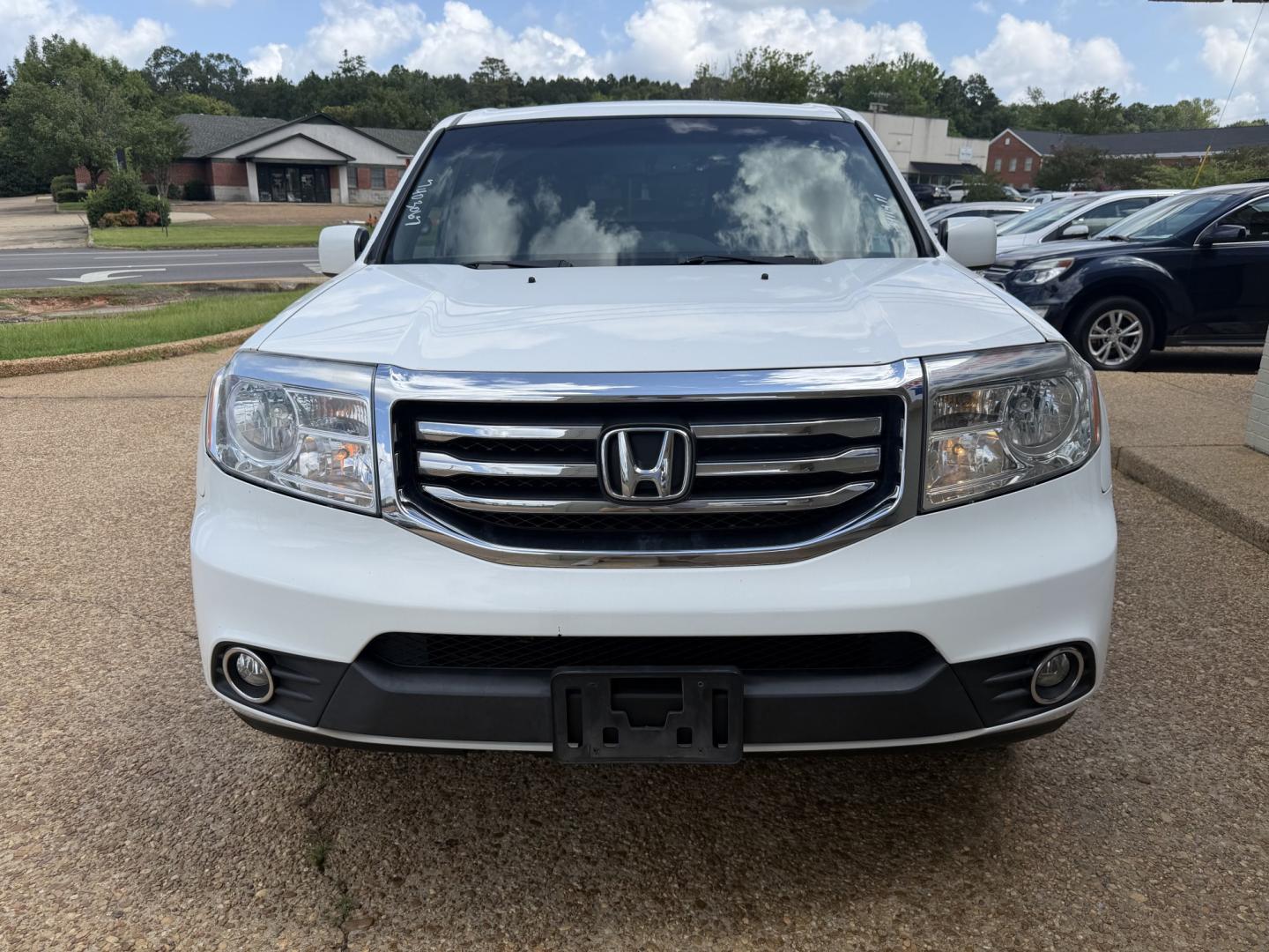 2015 WHITE HONDA PILOT EXL EX-L (5FNYF4H5XFB) with an 3.5L 6CYL engine, located at 922 W. Beacon St., Philadelphia, MS, 39350, (601) 650-3675, 32.770447, -89.127151- Photo#1