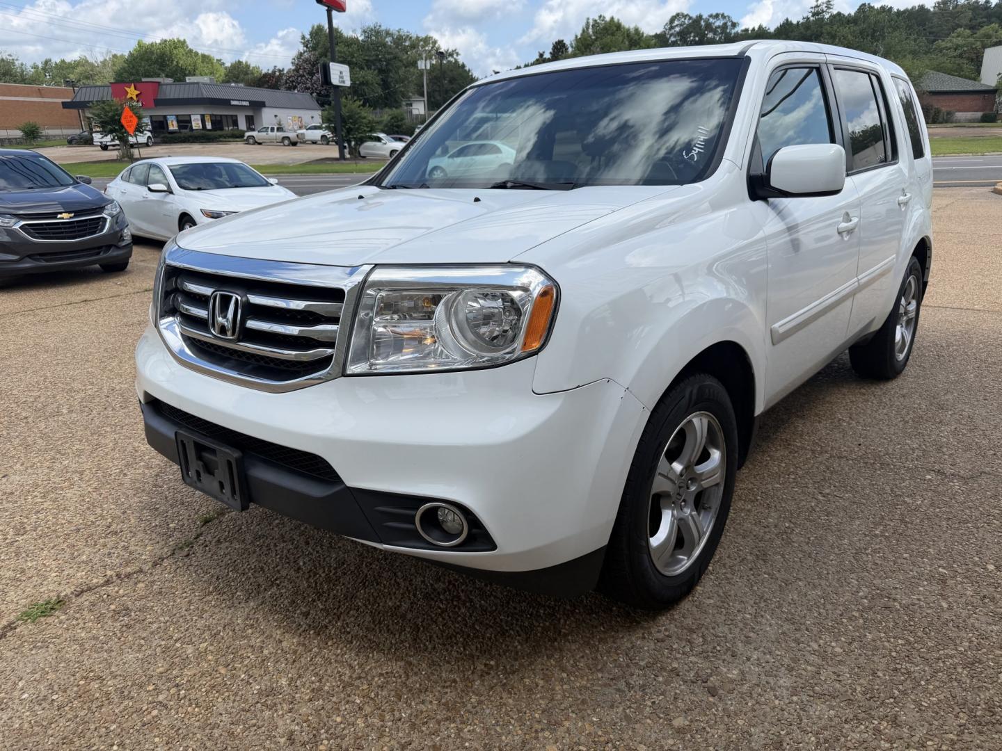 2015 WHITE HONDA PILOT EXL EX-L (5FNYF4H5XFB) with an 3.5L 6CYL engine, located at 922 W. Beacon St., Philadelphia, MS, 39350, (601) 650-3675, 32.770447, -89.127151- Photo#2