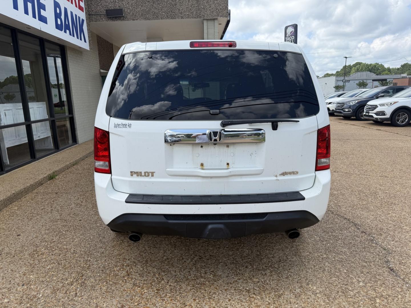 2015 WHITE HONDA PILOT EXL EX-L (5FNYF4H5XFB) with an 3.5L 6CYL engine, located at 922 W. Beacon St., Philadelphia, MS, 39350, (601) 650-3675, 32.770447, -89.127151- Photo#4
