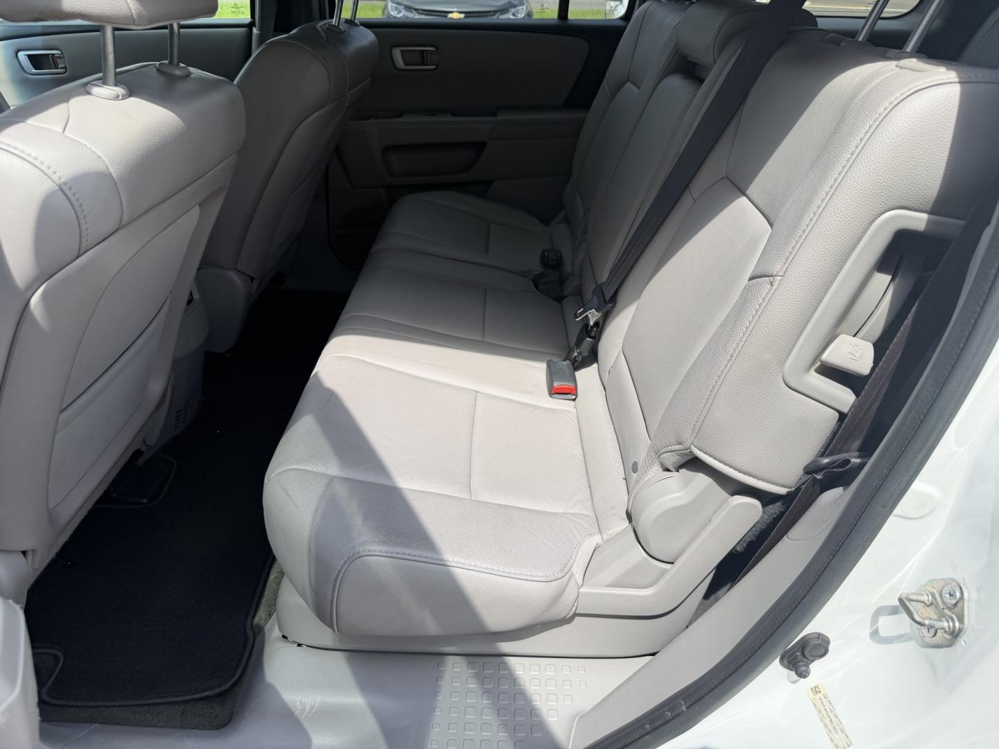 2015 WHITE HONDA PILOT EXL EX-L (5FNYF4H5XFB) with an 3.5L 6CYL engine, located at 922 W. Beacon St., Philadelphia, MS, 39350, (601) 650-3675, 32.770447, -89.127151- Photo#13