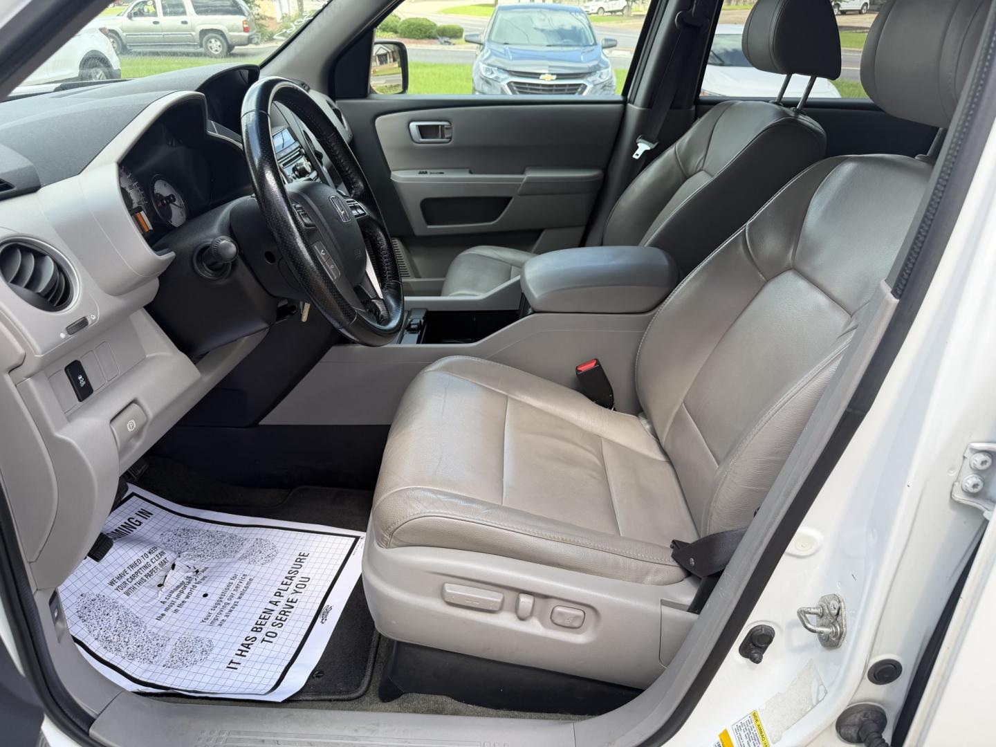 2015 WHITE HONDA PILOT EXL EX-L (5FNYF4H5XFB) with an 3.5L 6CYL engine, located at 922 W. Beacon St., Philadelphia, MS, 39350, (601) 650-3675, 32.770447, -89.127151- Photo#9