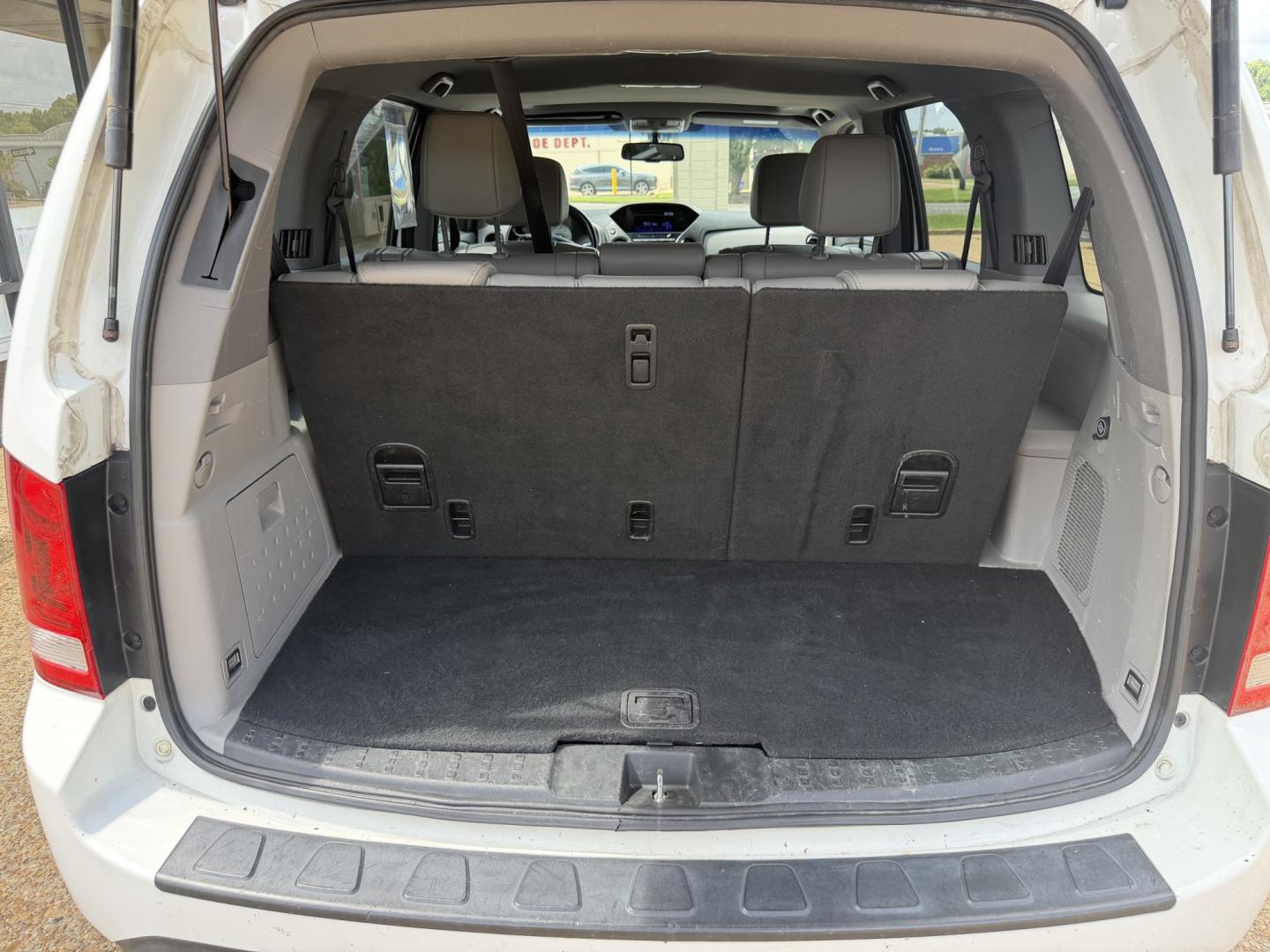 2015 WHITE HONDA PILOT EXL EX-L (5FNYF4H5XFB) with an 3.5L 6CYL engine, located at 922 W. Beacon St., Philadelphia, MS, 39350, (601) 650-3675, 32.770447, -89.127151- Photo#19