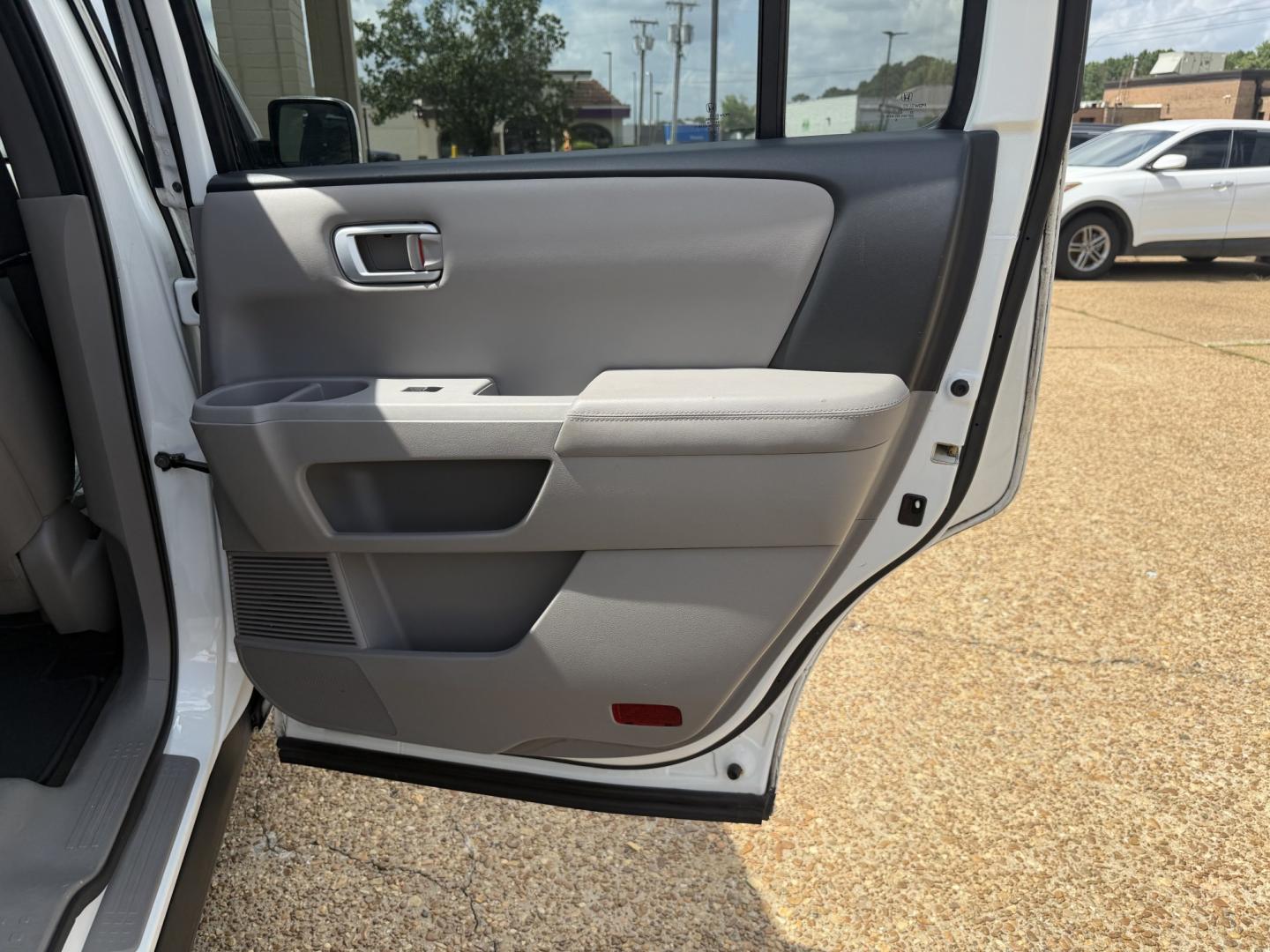 2015 WHITE HONDA PILOT EXL EX-L (5FNYF4H5XFB) with an 3.5L 6CYL engine, located at 922 W. Beacon St., Philadelphia, MS, 39350, (601) 650-3675, 32.770447, -89.127151- Photo#15