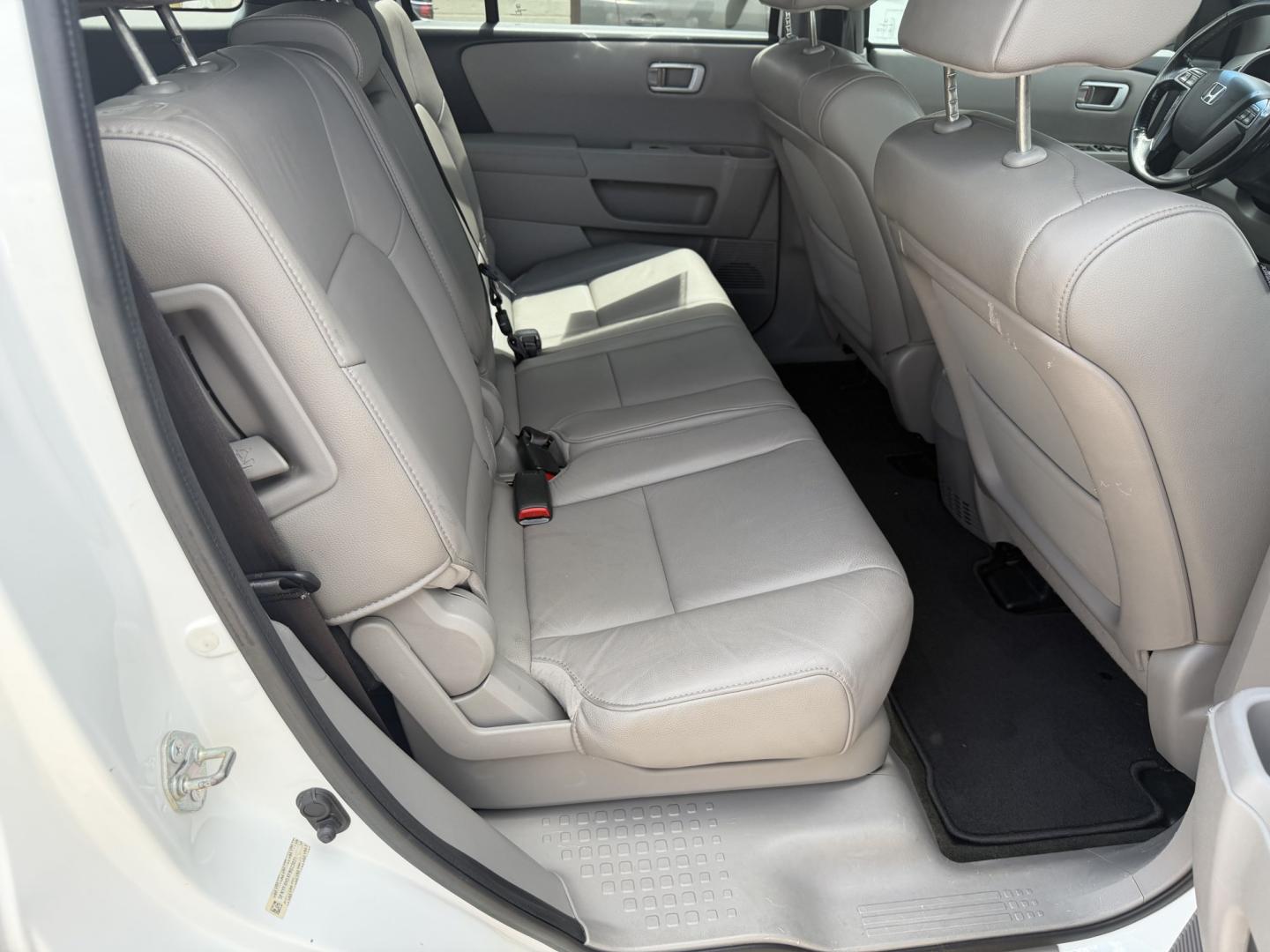 2015 WHITE HONDA PILOT EXL EX-L (5FNYF4H5XFB) with an 3.5L 6CYL engine, located at 922 W. Beacon St., Philadelphia, MS, 39350, (601) 650-3675, 32.770447, -89.127151- Photo#14