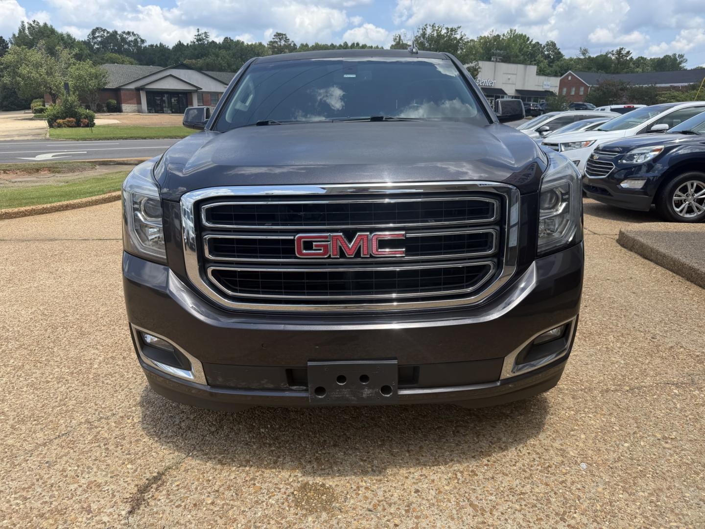 2017 GRAY GMC YUKON XL SLE XL SLE (1GKS2FKC6HR) with an 5.3L 8 CYL engine, located at 922 W. Beacon St., Philadelphia, MS, 39350, (601) 650-3675, 32.770447, -89.127151- Photo#1
