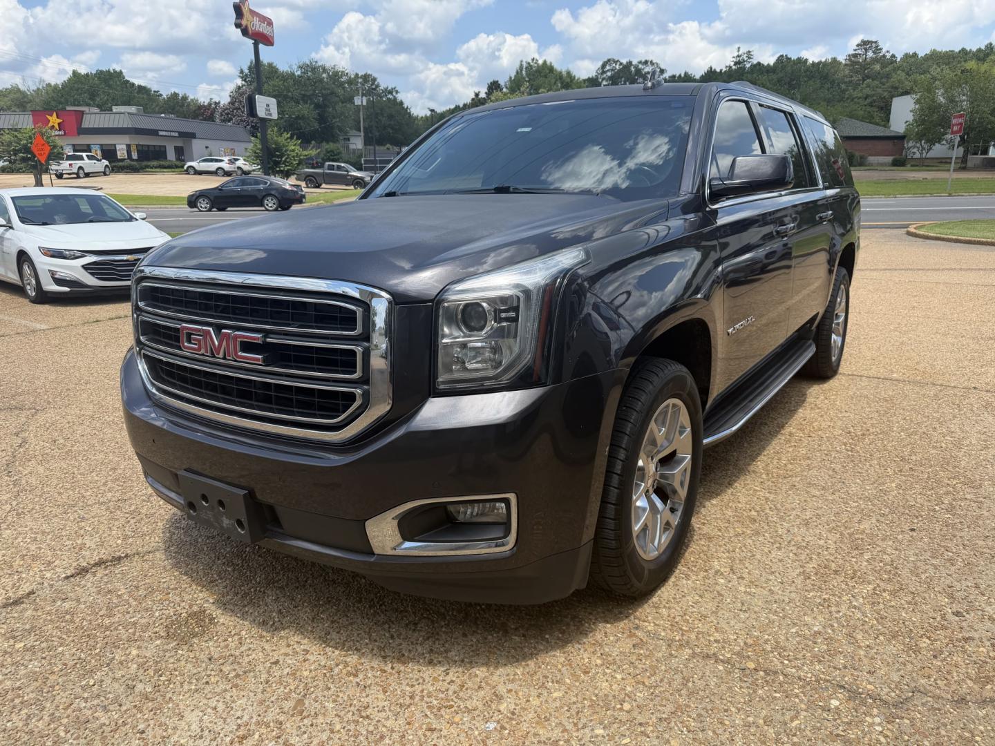 2017 GRAY GMC YUKON XL SLE XL SLE (1GKS2FKC6HR) with an 5.3L 8 CYL engine, located at 922 W. Beacon St., Philadelphia, MS, 39350, (601) 650-3675, 32.770447, -89.127151- Photo#2