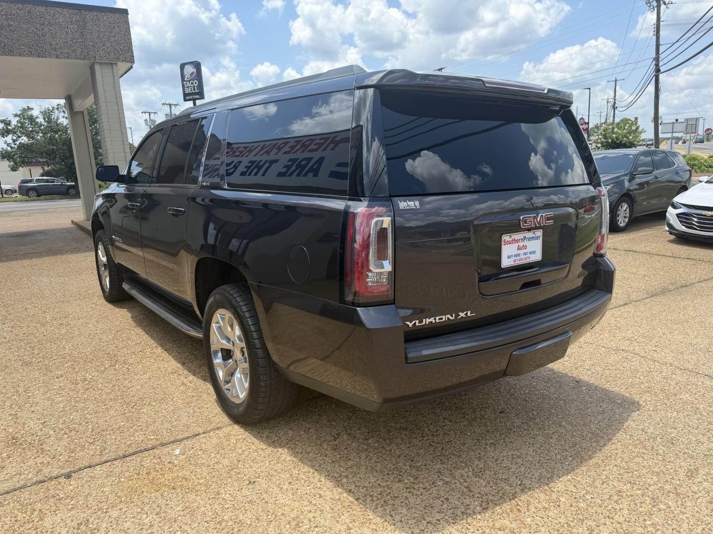 2017 GRAY GMC YUKON XL SLE XL SLE (1GKS2FKC6HR) with an 5.3L 8 CYL engine, located at 922 W. Beacon St., Philadelphia, MS, 39350, (601) 650-3675, 32.770447, -89.127151- Photo#3