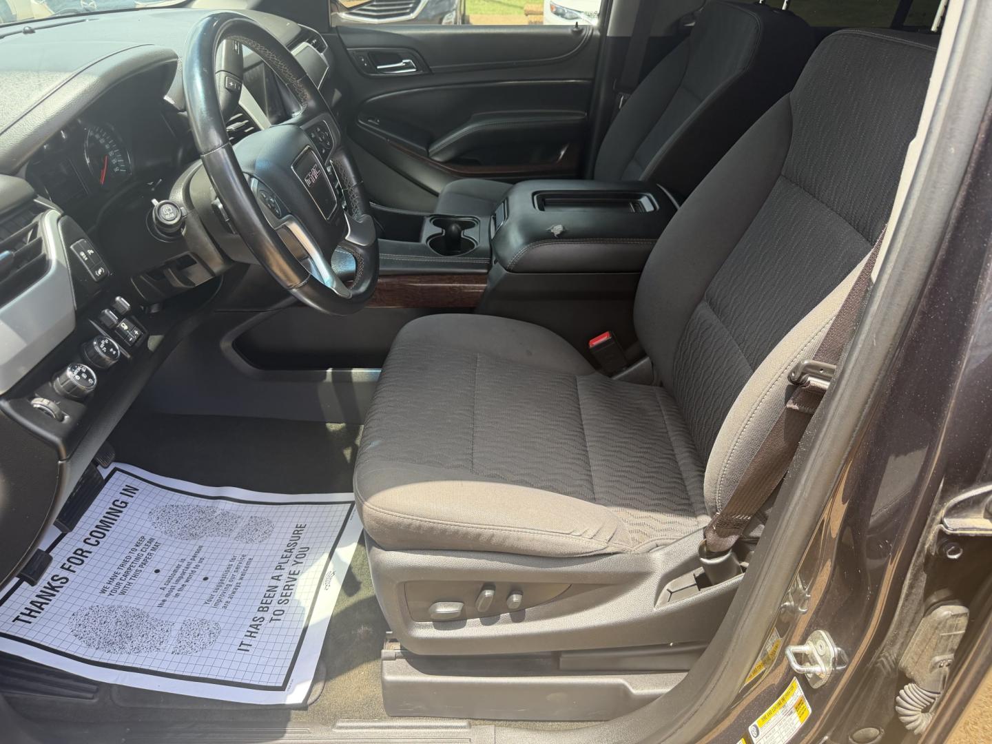 2017 GRAY GMC YUKON XL SLE XL SLE (1GKS2FKC6HR) with an 5.3L 8 CYL engine, located at 922 W. Beacon St., Philadelphia, MS, 39350, (601) 650-3675, 32.770447, -89.127151- Photo#9