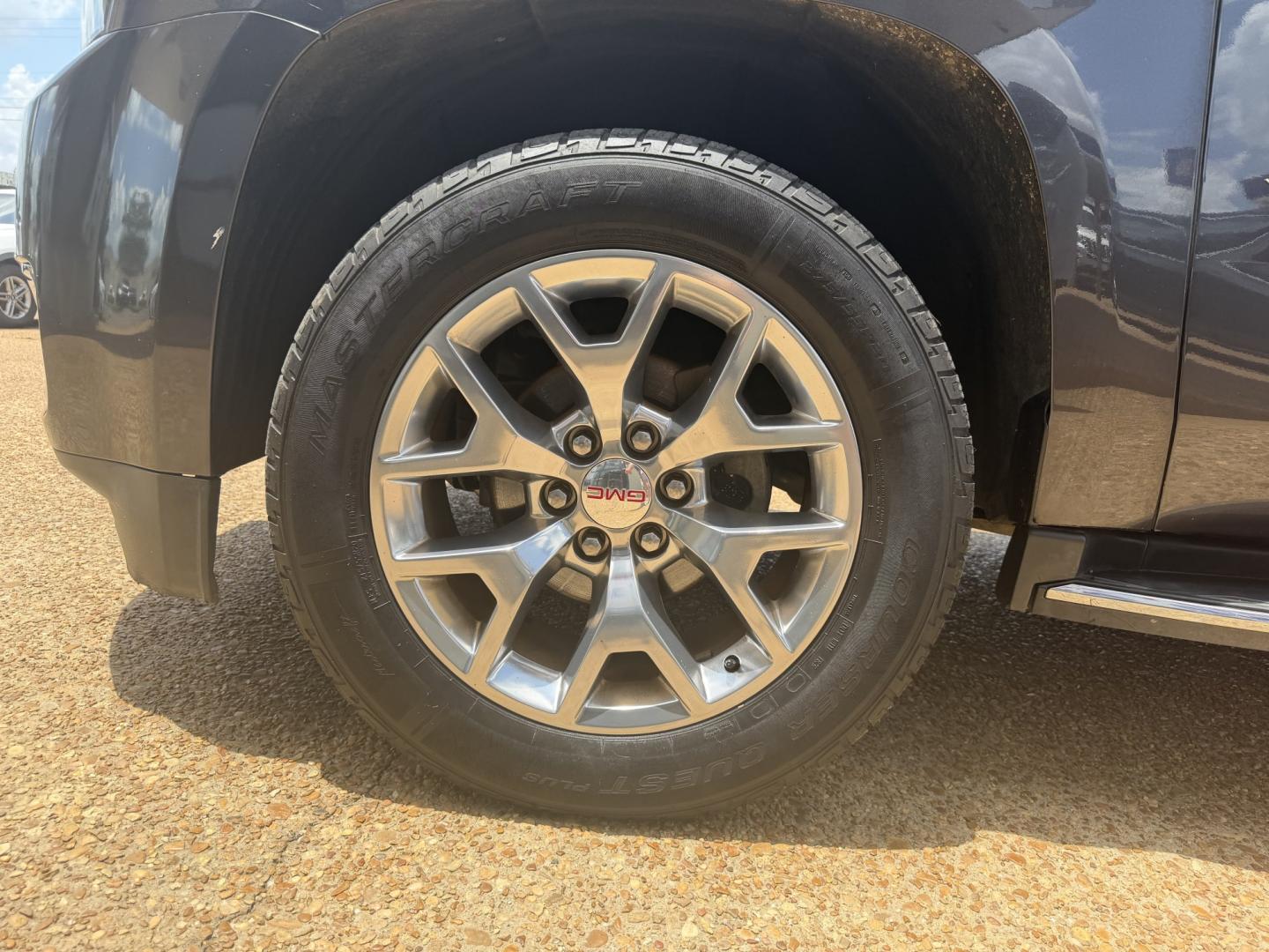 2017 GRAY GMC YUKON XL SLE XL SLE (1GKS2FKC6HR) with an 5.3L 8 CYL engine, located at 922 W. Beacon St., Philadelphia, MS, 39350, (601) 650-3675, 32.770447, -89.127151- Photo#7