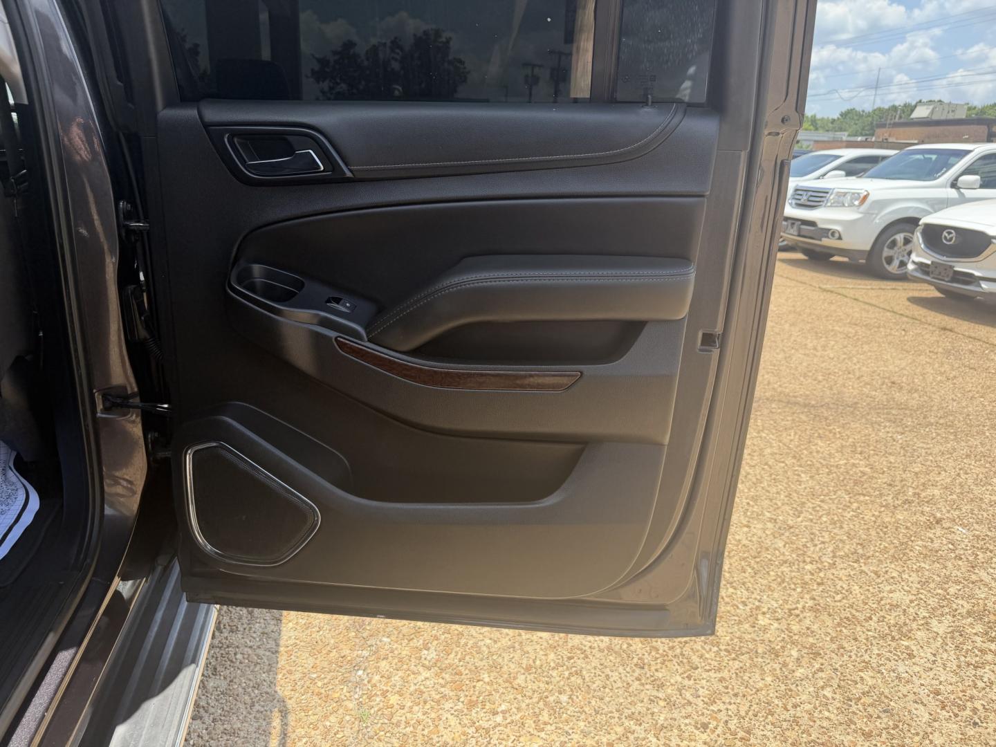 2017 GRAY GMC YUKON XL SLE XL SLE (1GKS2FKC6HR) with an 5.3L 8 CYL engine, located at 922 W. Beacon St., Philadelphia, MS, 39350, (601) 650-3675, 32.770447, -89.127151- Photo#15
