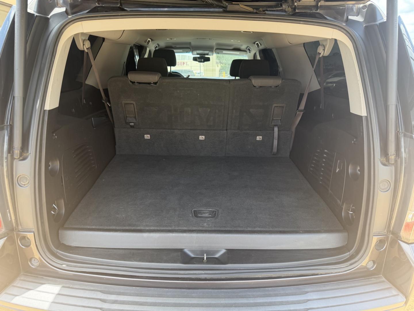 2017 GRAY GMC YUKON XL SLE XL SLE (1GKS2FKC6HR) with an 5.3L 8 CYL engine, located at 922 W. Beacon St., Philadelphia, MS, 39350, (601) 650-3675, 32.770447, -89.127151- Photo#19