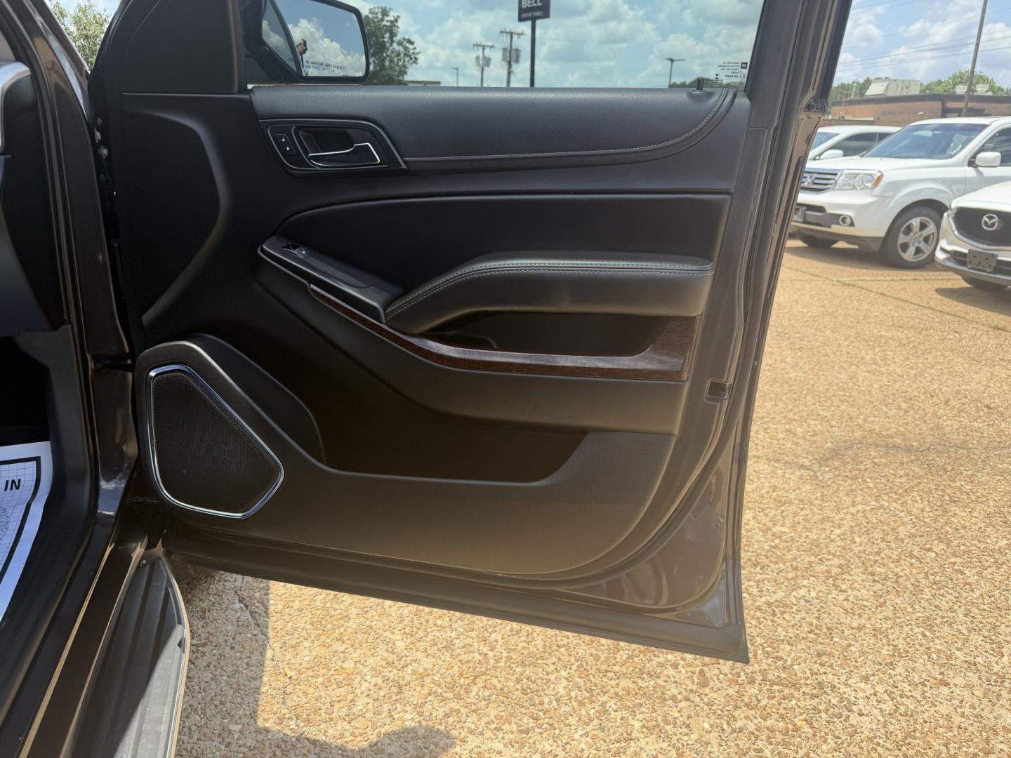 2017 GRAY GMC YUKON XL SLE XL SLE (1GKS2FKC6HR) with an 5.3L 8 CYL engine, located at 922 W. Beacon St., Philadelphia, MS, 39350, (601) 650-3675, 32.770447, -89.127151- Photo#11