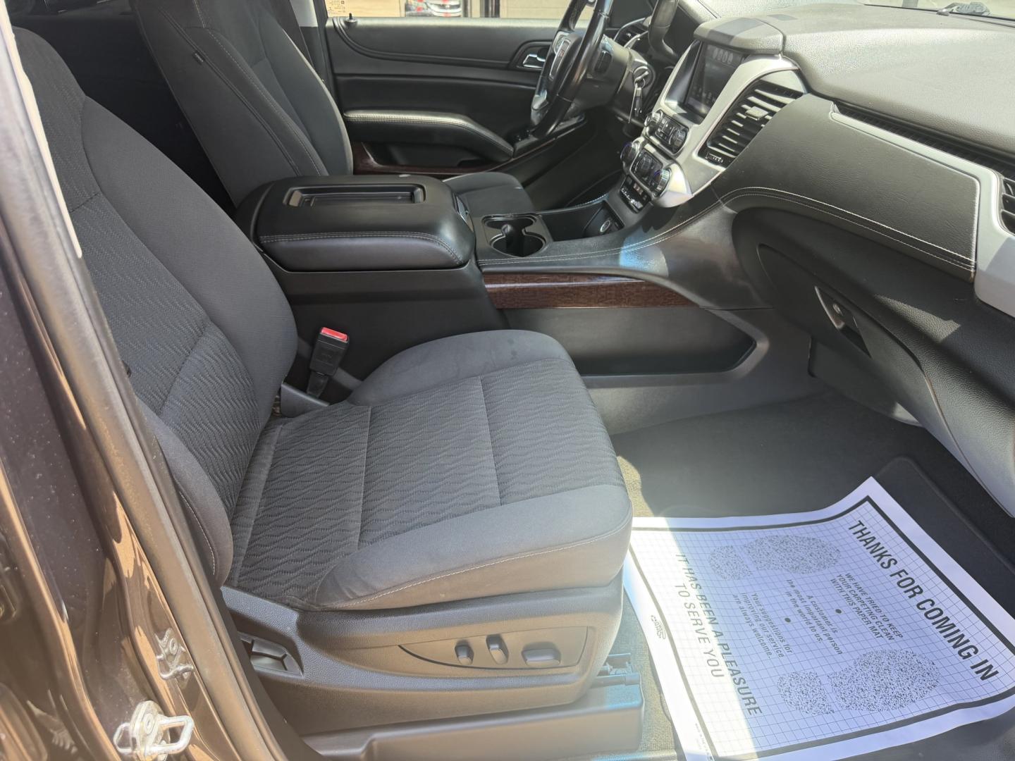 2017 GRAY GMC YUKON XL SLE XL SLE (1GKS2FKC6HR) with an 5.3L 8 CYL engine, located at 922 W. Beacon St., Philadelphia, MS, 39350, (601) 650-3675, 32.770447, -89.127151- Photo#10
