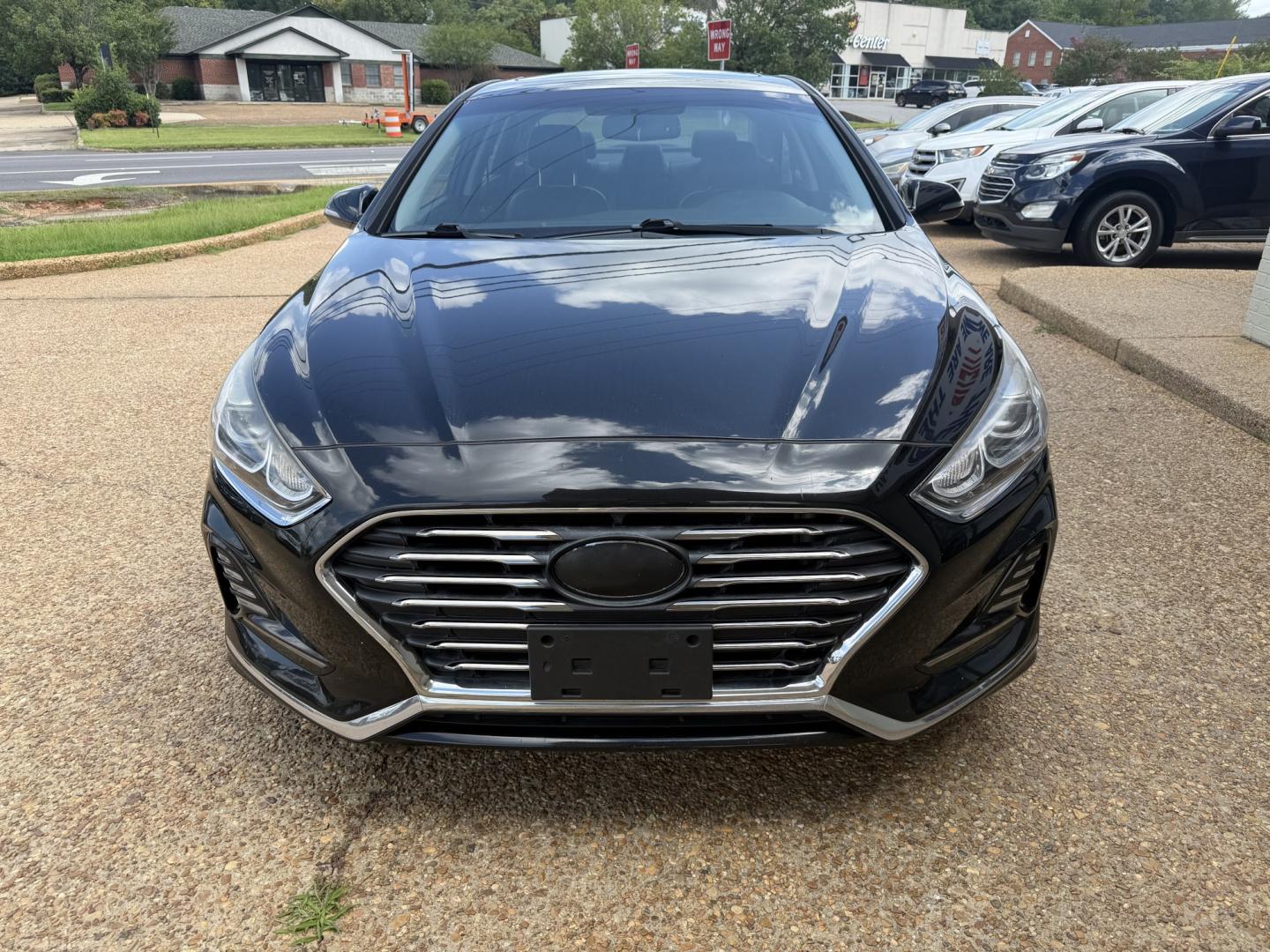 2018 BLACK HYUNDAI SONATA LIMITED (5NPE34AF3JH) , located at 922 W. Beacon St., Philadelphia, MS, 39350, (601) 650-3675, 32.770447, -89.127151- Photo#1