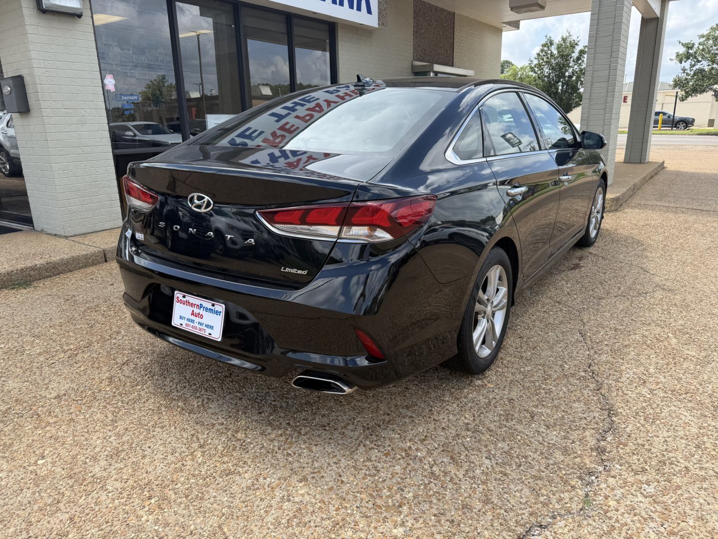 2018 BLACK HYUNDAI SONATA LIMITED (5NPE34AF3JH) , located at 922 W. Beacon St., Philadelphia, MS, 39350, (601) 650-3675, 32.770447, -89.127151- Photo#5