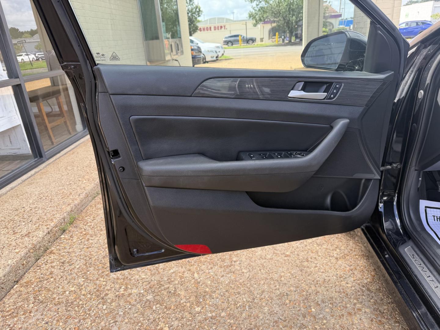 2018 BLACK HYUNDAI SONATA LIMITED (5NPE34AF3JH) , located at 922 W. Beacon St., Philadelphia, MS, 39350, (601) 650-3675, 32.770447, -89.127151- Photo#8