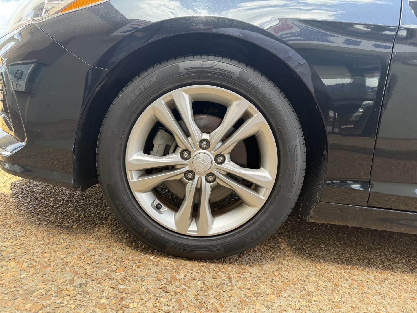 2018 BLACK HYUNDAI SONATA LIMITED (5NPE34AF3JH) , located at 922 W. Beacon St., Philadelphia, MS, 39350, (601) 650-3675, 32.770447, -89.127151- Photo#7