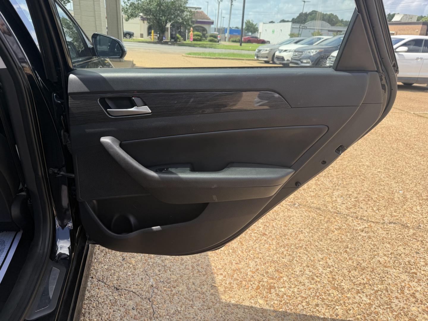 2018 BLACK HYUNDAI SONATA LIMITED (5NPE34AF3JH) , located at 922 W. Beacon St., Philadelphia, MS, 39350, (601) 650-3675, 32.770447, -89.127151- Photo#15