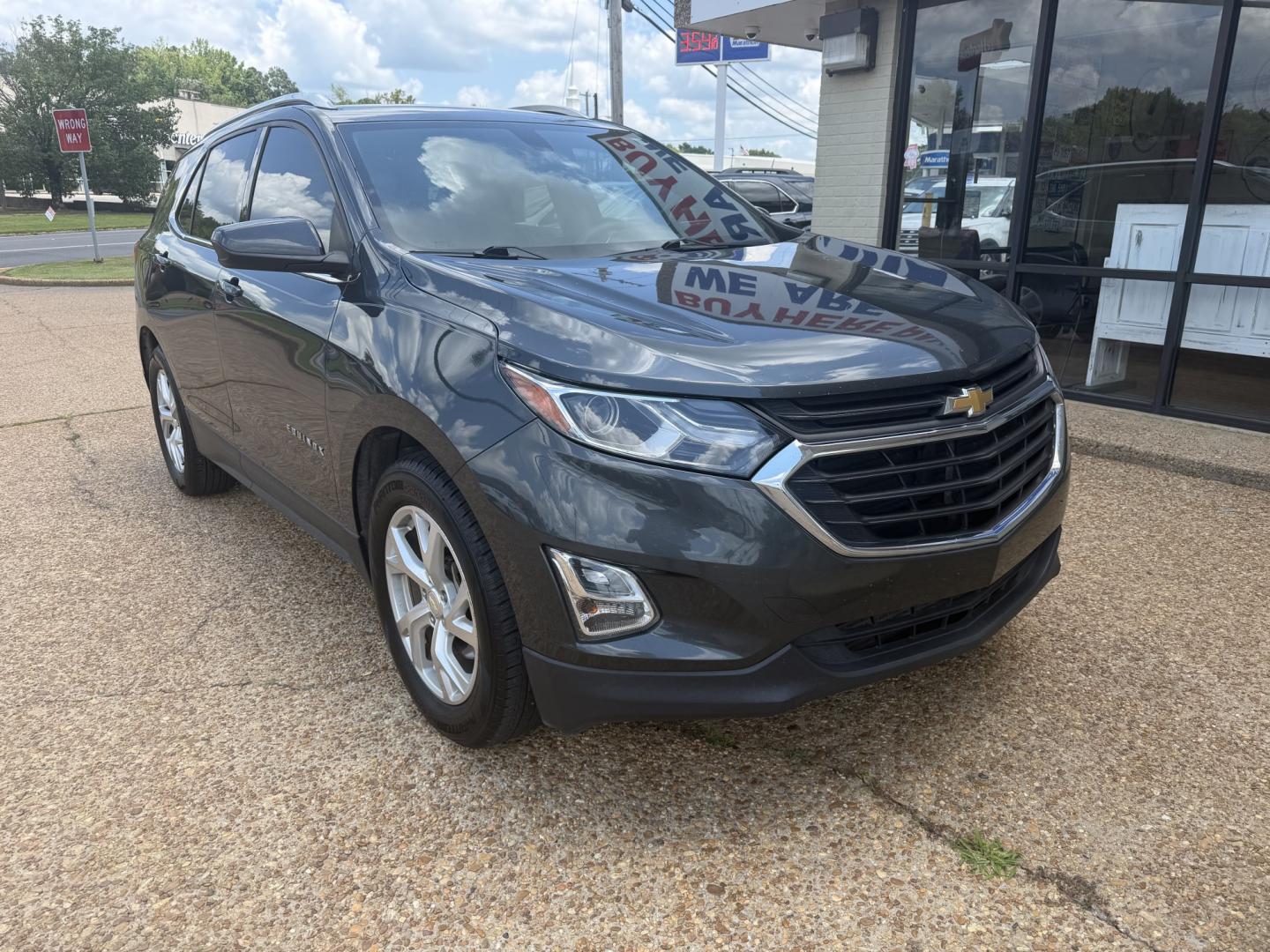 2018 GRAY CHEVROLET EQUINOX LT (2LT) LT (3GNAXKEX6JS) with an 2.0 4 CYL engine, located at 922 W. Beacon St., Philadelphia, MS, 39350, (601) 650-3675, 32.770447, -89.127151- Photo#0