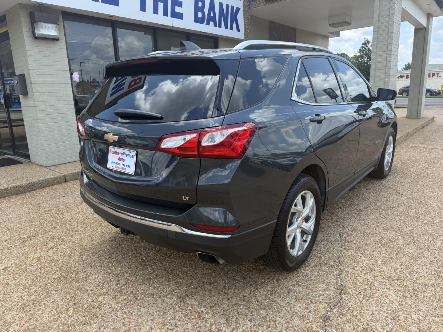 2018 GRAY CHEVROLET EQUINOX LT (2LT) LT (3GNAXKEX6JS) with an 2.0 4 CYL engine, located at 922 W. Beacon St., Philadelphia, MS, 39350, (601) 650-3675, 32.770447, -89.127151- Photo#5