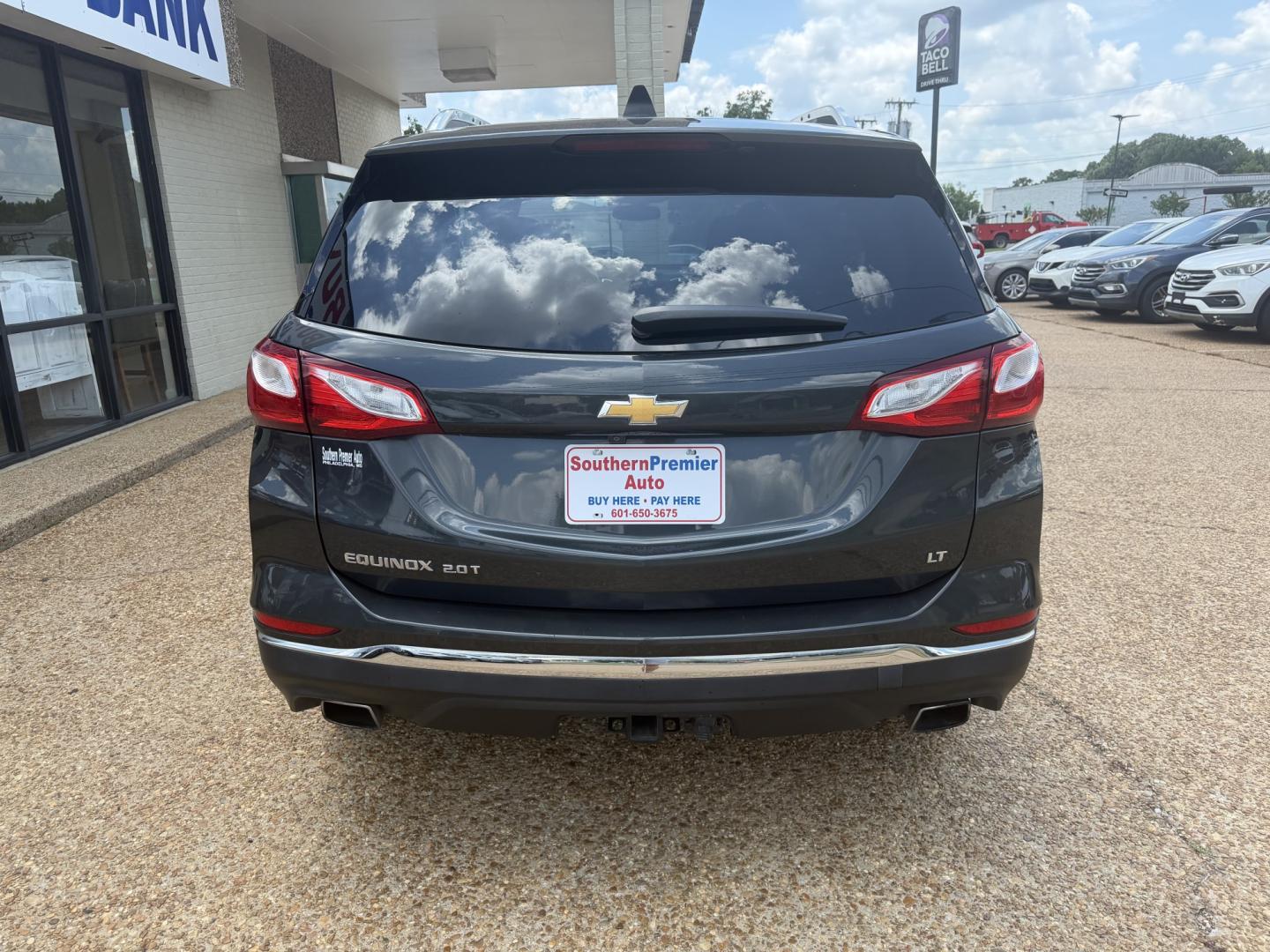 2018 GRAY CHEVROLET EQUINOX LT (2LT) LT (3GNAXKEX6JS) with an 2.0 4 CYL engine, located at 922 W. Beacon St., Philadelphia, MS, 39350, (601) 650-3675, 32.770447, -89.127151- Photo#4