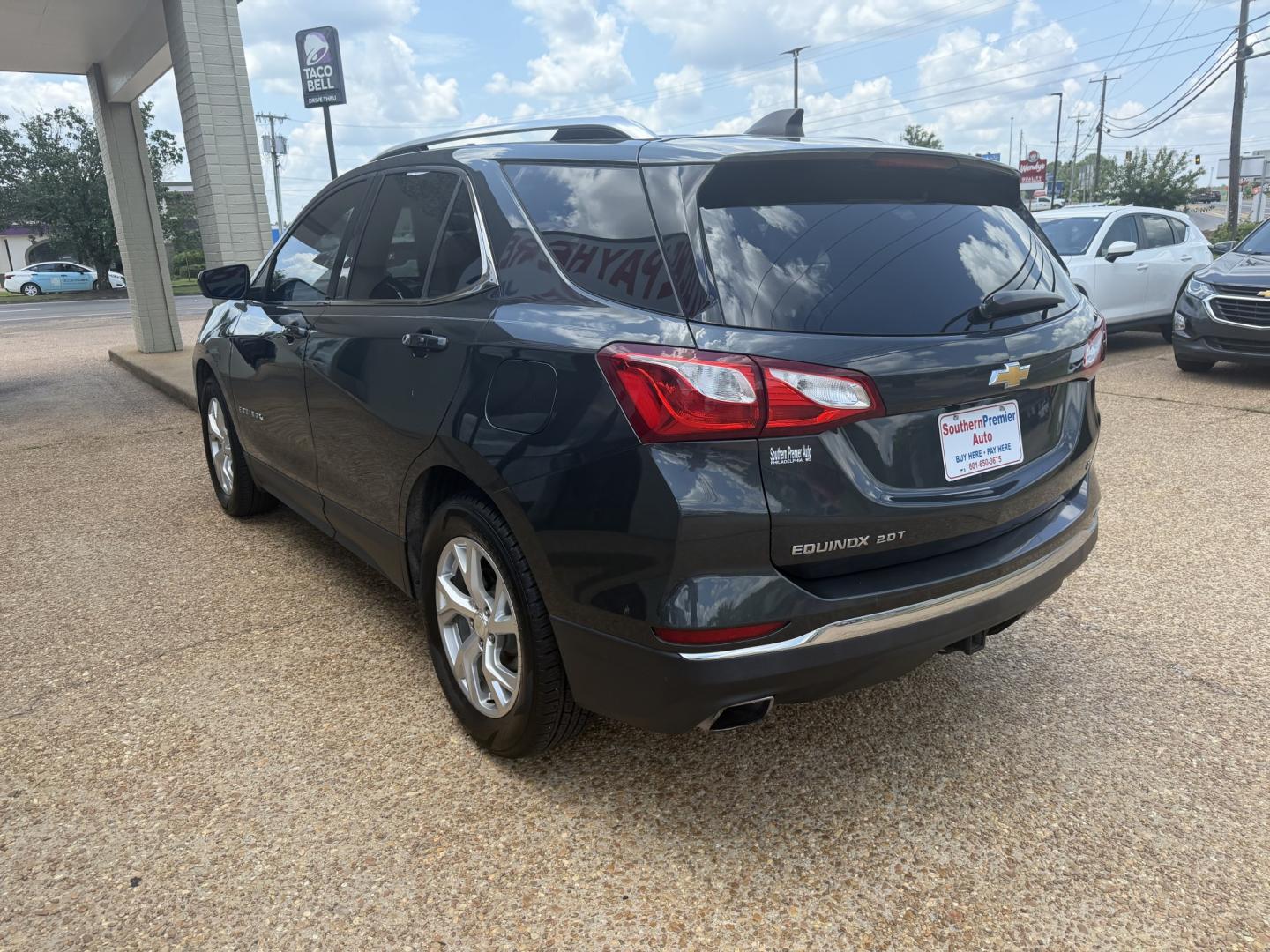 2018 GRAY CHEVROLET EQUINOX LT (2LT) LT (3GNAXKEX6JS) with an 2.0 4 CYL engine, located at 922 W. Beacon St., Philadelphia, MS, 39350, (601) 650-3675, 32.770447, -89.127151- Photo#3