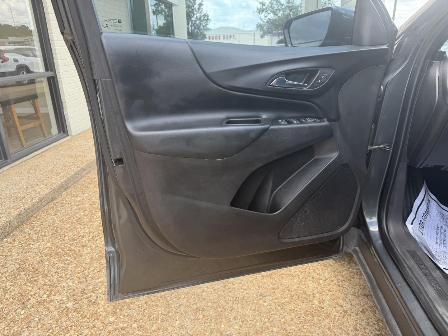 2018 GRAY CHEVROLET EQUINOX LT (2LT) LT (3GNAXKEX6JS) with an 2.0 4 CYL engine, located at 922 W. Beacon St., Philadelphia, MS, 39350, (601) 650-3675, 32.770447, -89.127151- Photo#8