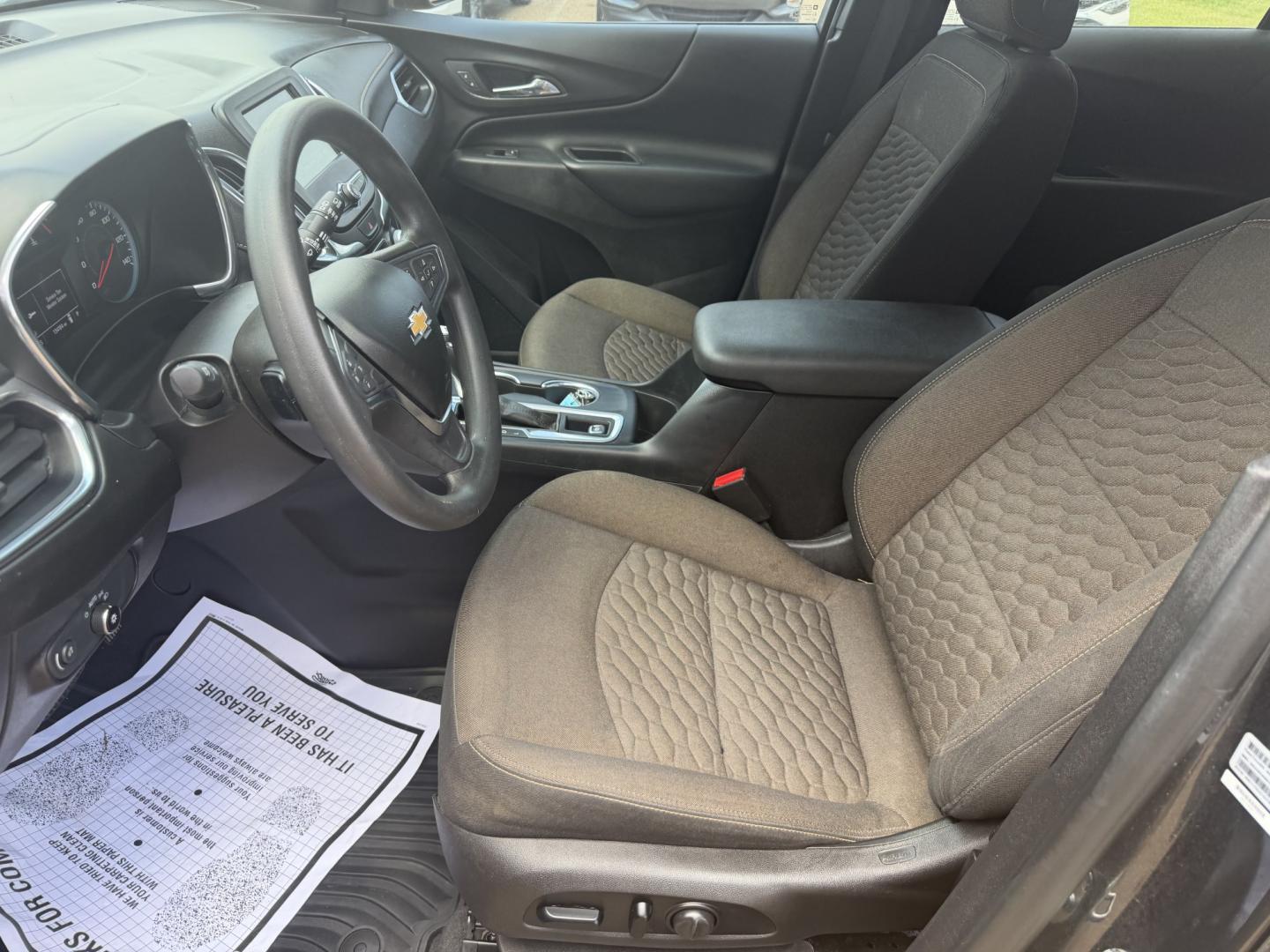 2018 GRAY CHEVROLET EQUINOX LT (2LT) LT (3GNAXKEX6JS) with an 2.0 4 CYL engine, located at 922 W. Beacon St., Philadelphia, MS, 39350, (601) 650-3675, 32.770447, -89.127151- Photo#9