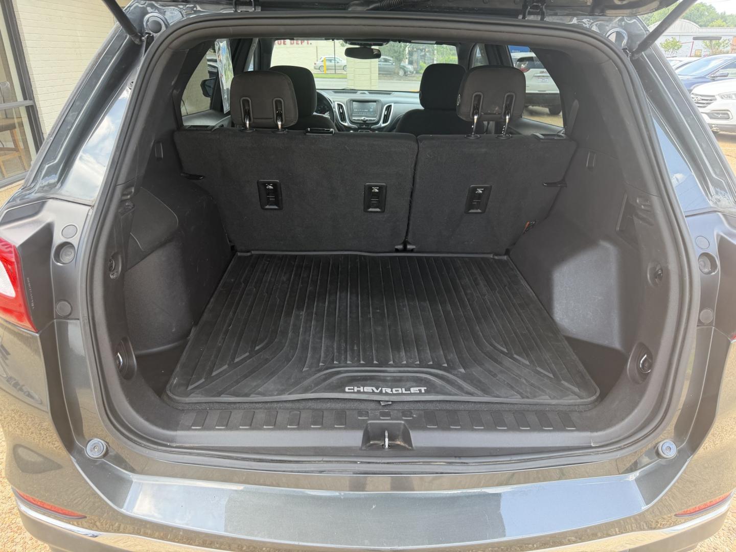 2018 GRAY CHEVROLET EQUINOX LT (2LT) LT (3GNAXKEX6JS) with an 2.0 4 CYL engine, located at 922 W. Beacon St., Philadelphia, MS, 39350, (601) 650-3675, 32.770447, -89.127151- Photo#19