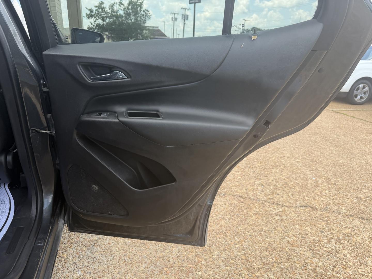 2018 GRAY CHEVROLET EQUINOX LT (2LT) LT (3GNAXKEX6JS) with an 2.0 4 CYL engine, located at 922 W. Beacon St., Philadelphia, MS, 39350, (601) 650-3675, 32.770447, -89.127151- Photo#15