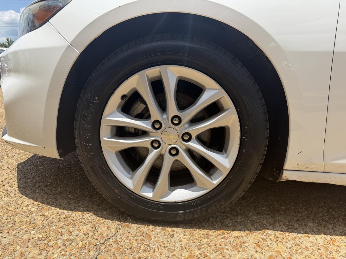 2016 WHITE CHEVROLET MALIBU LT (1LT) (1G1ZE5ST1GF) , located at 922 W. Beacon St., Philadelphia, MS, 39350, (601) 650-3675, 32.770447, -89.127151- Photo#7