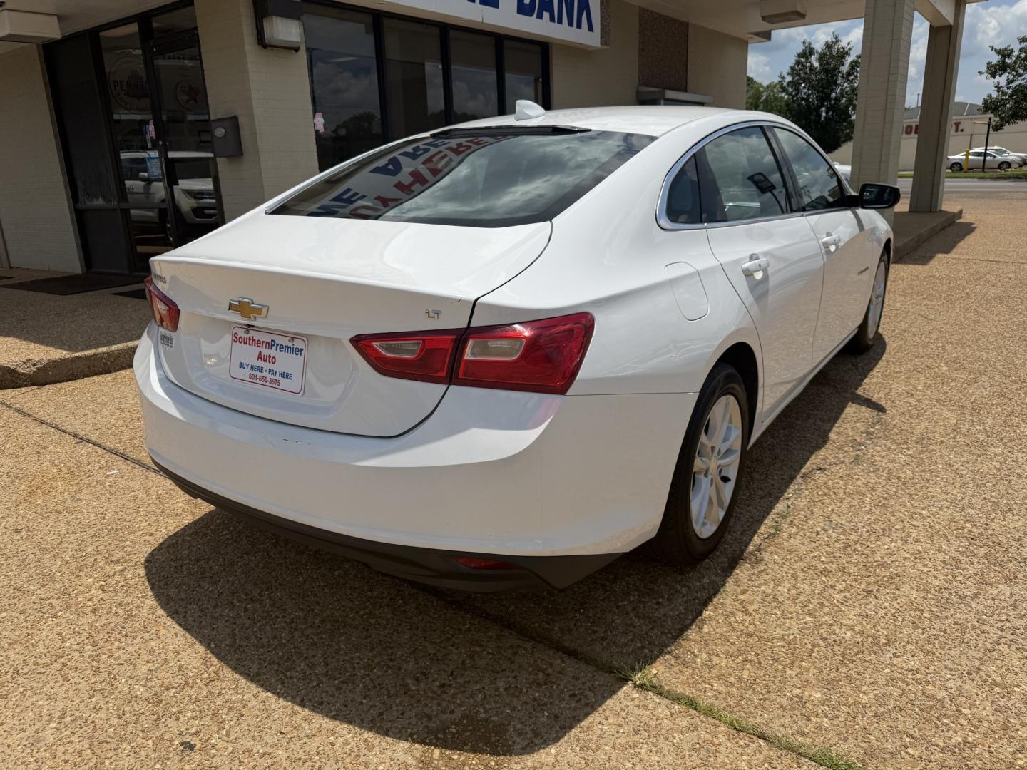 2016 WHITE CHEVROLET MALIBU LT (1LT) (1G1ZE5ST1GF) , located at 922 W. Beacon St., Philadelphia, MS, 39350, (601) 650-3675, 32.770447, -89.127151- Photo#5