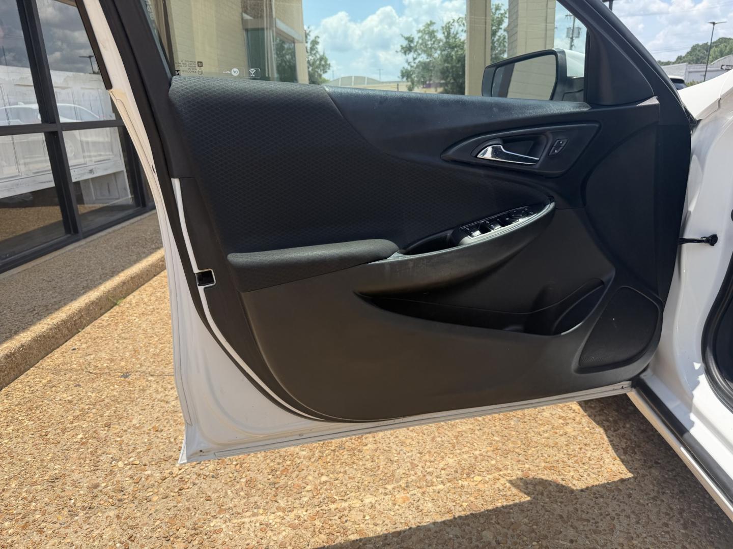 2016 WHITE CHEVROLET MALIBU LT (1LT) (1G1ZE5ST1GF) , located at 922 W. Beacon St., Philadelphia, MS, 39350, (601) 650-3675, 32.770447, -89.127151- Photo#8