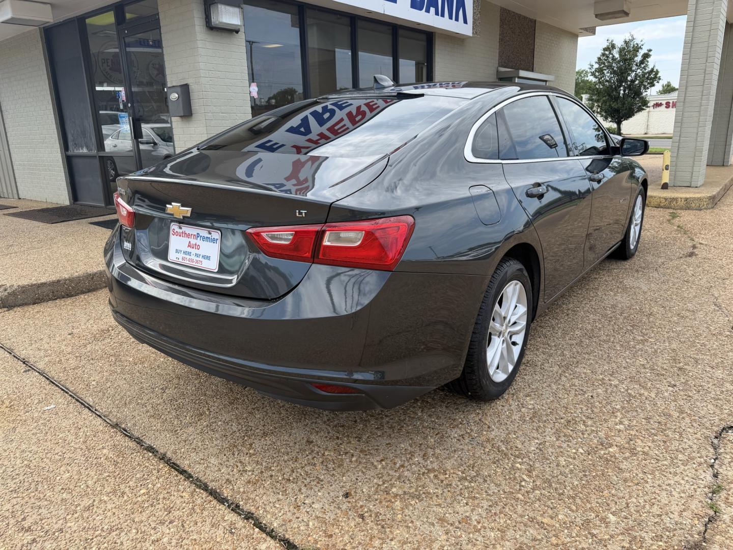 2018 GRAY CHEVROLET MALIBU LT (2FL) (1G1ZD5ST8JF) , located at 922 W. Beacon St., Philadelphia, MS, 39350, (601) 650-3675, 32.770447, -89.127151- Photo#5