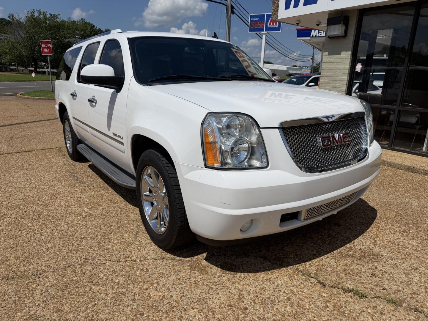 2013 WHITE GMC YUKON XL DENALI (1GKS2MEF2DR) , located at 922 W. Beacon St., Philadelphia, MS, 39350, (601) 650-3675, 32.770447, -89.127151- Photo#0
