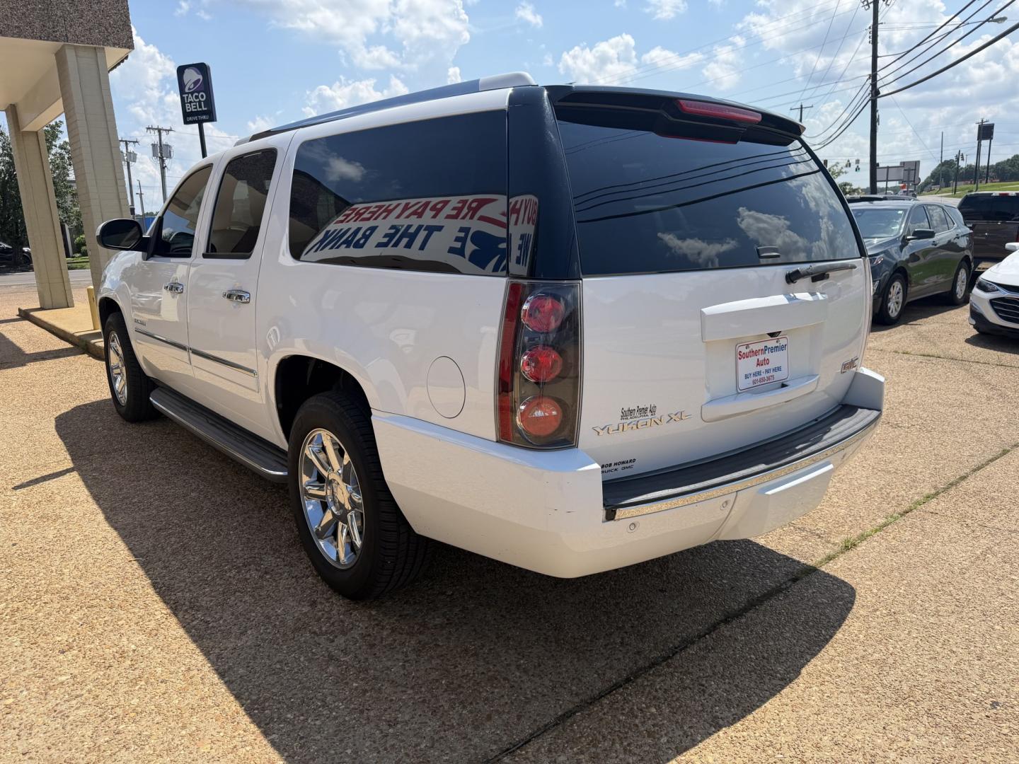 2013 WHITE GMC YUKON XL DENALI (1GKS2MEF2DR) , located at 922 W. Beacon St., Philadelphia, MS, 39350, (601) 650-3675, 32.770447, -89.127151- Photo#3