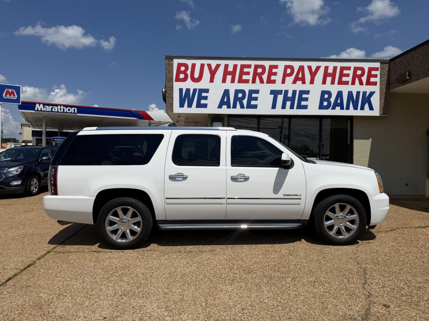 2013 WHITE GMC YUKON XL DENALI (1GKS2MEF2DR) , located at 922 W. Beacon St., Philadelphia, MS, 39350, (601) 650-3675, 32.770447, -89.127151- Photo#6